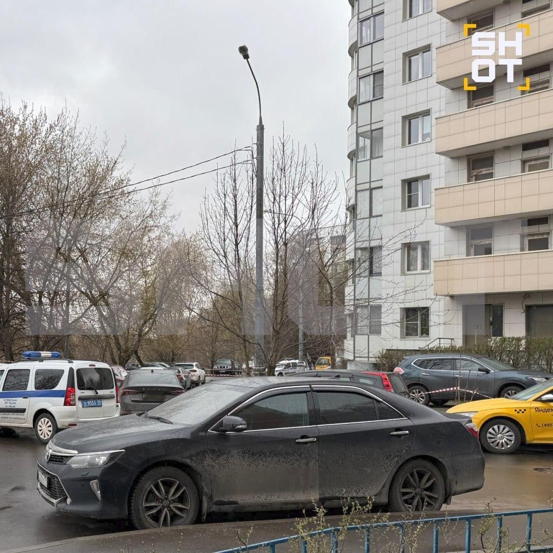 据SHOT报道，莫斯科35岁坠亡女教师事件已认定为自杀，现场无他杀痕迹。
 
死