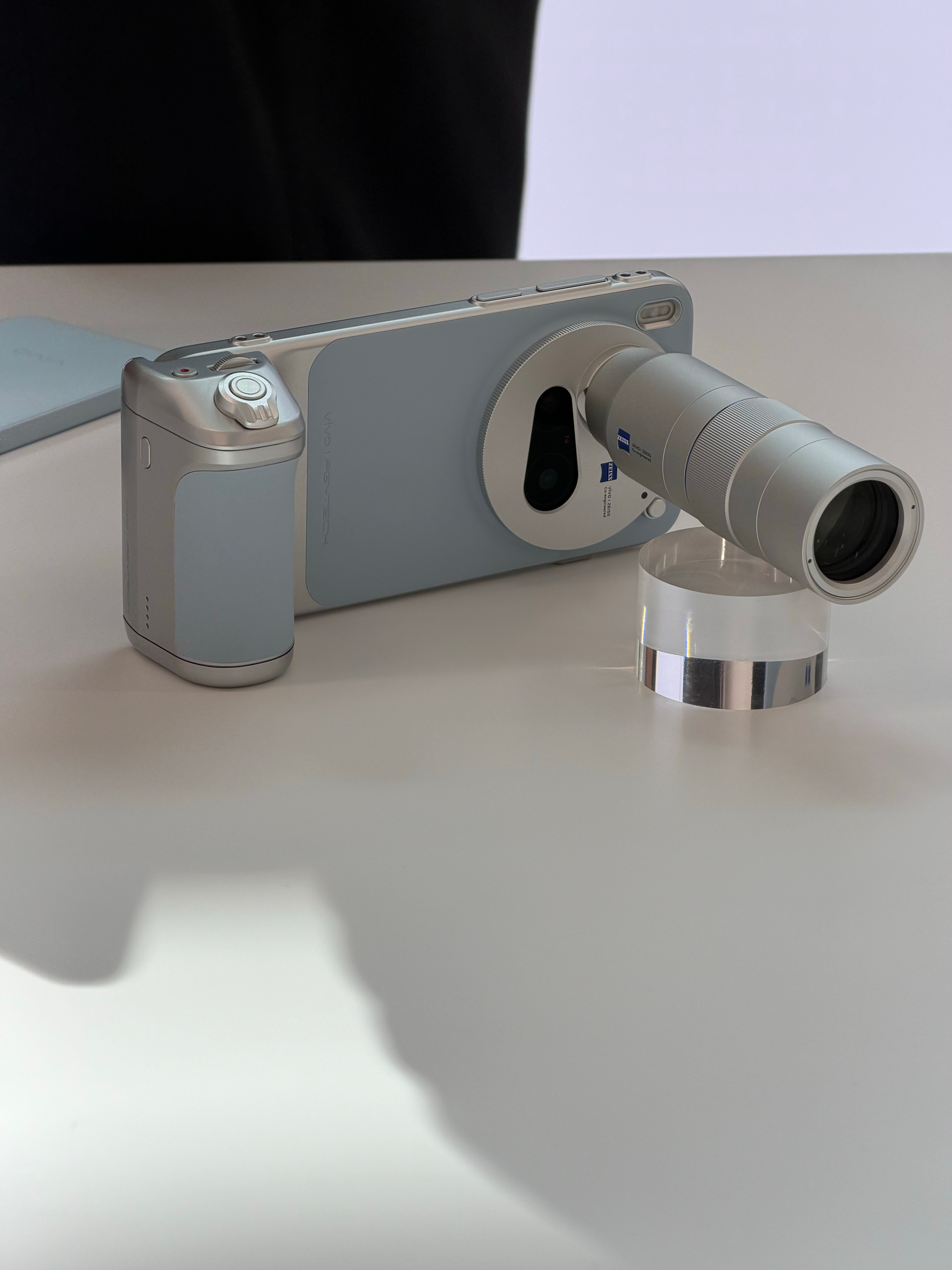 iPhone设置演唱会模式不如vivo X300系列加上增距配件，到演唱会随便拍