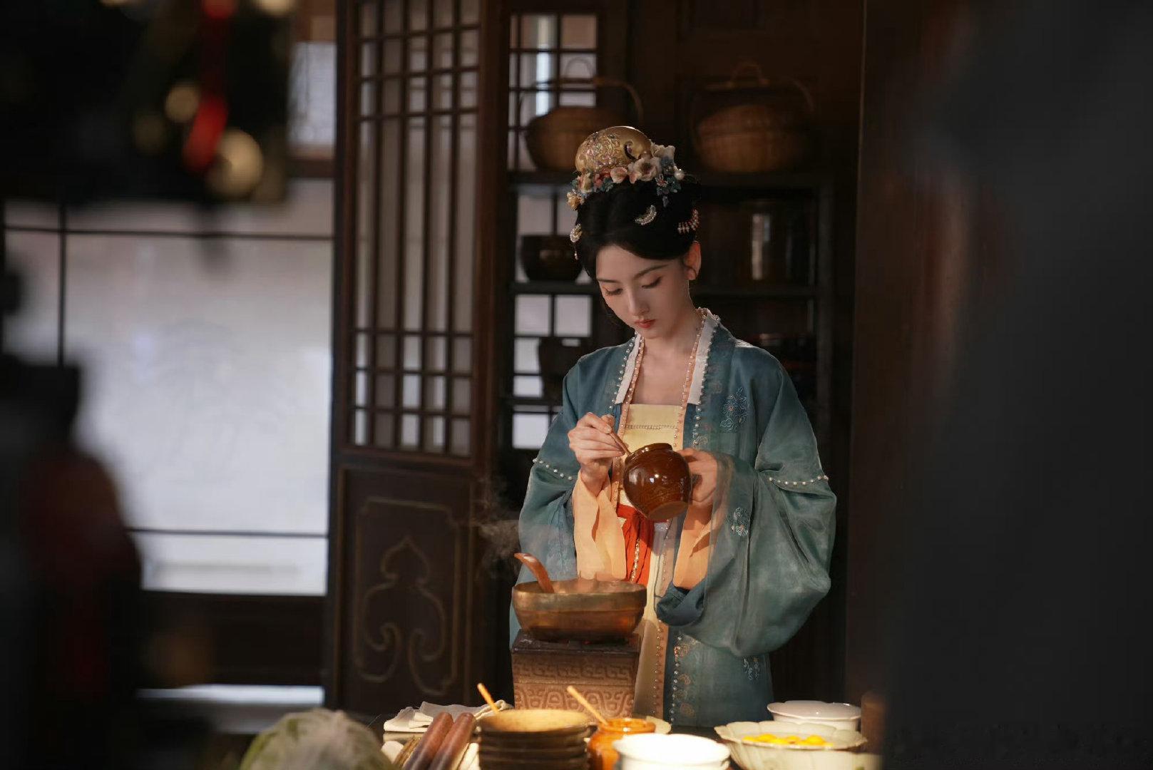 司宫令杀青 司宫令 历时数月拍摄圆满收官，宋祖儿吴蒖蒖从厨娘逆袭司宫令，宋制妆造