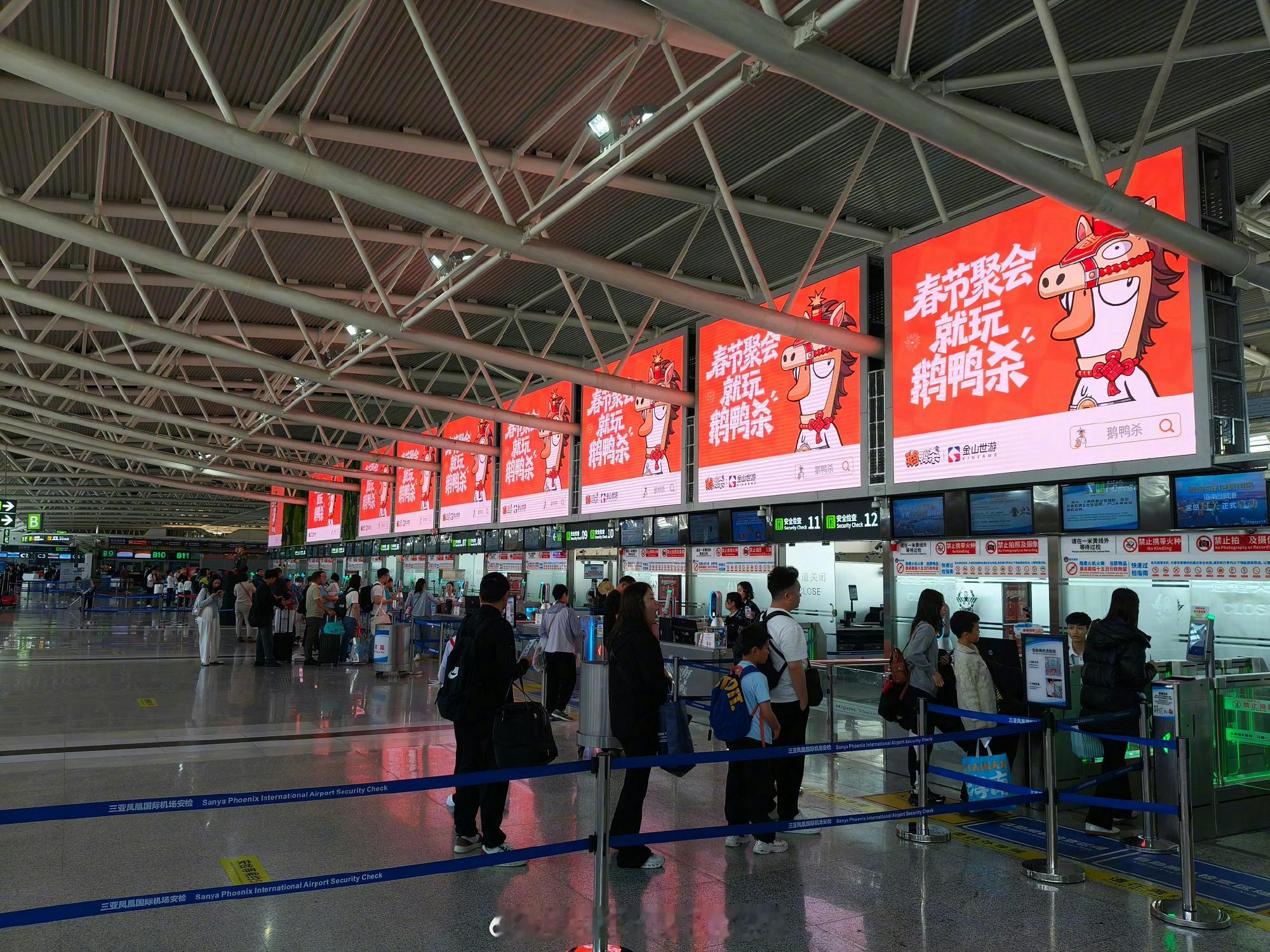 返乡路上偶遇鹅鸭杀 渡轮的甲板上，信号靠运气，却有人架着随身WiFi开房间。海浪