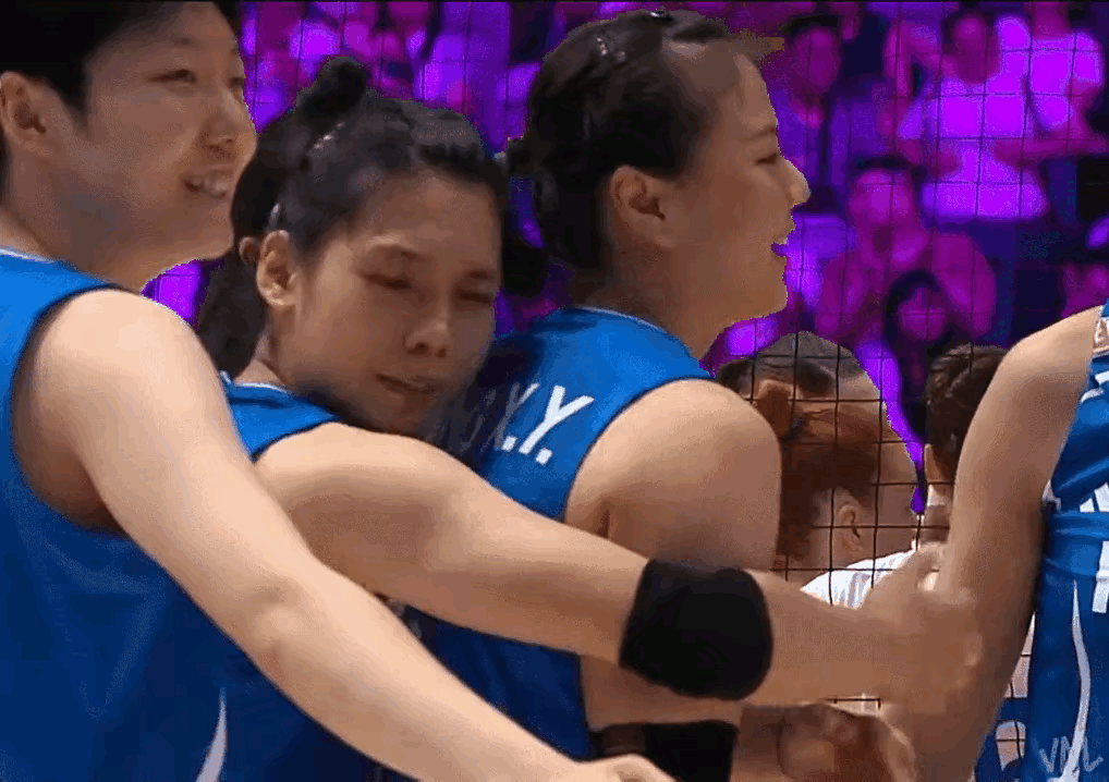 美国女排从教练到球员比中国队率先完成新老交替，她们与巴西女排一道算是真正意义上的