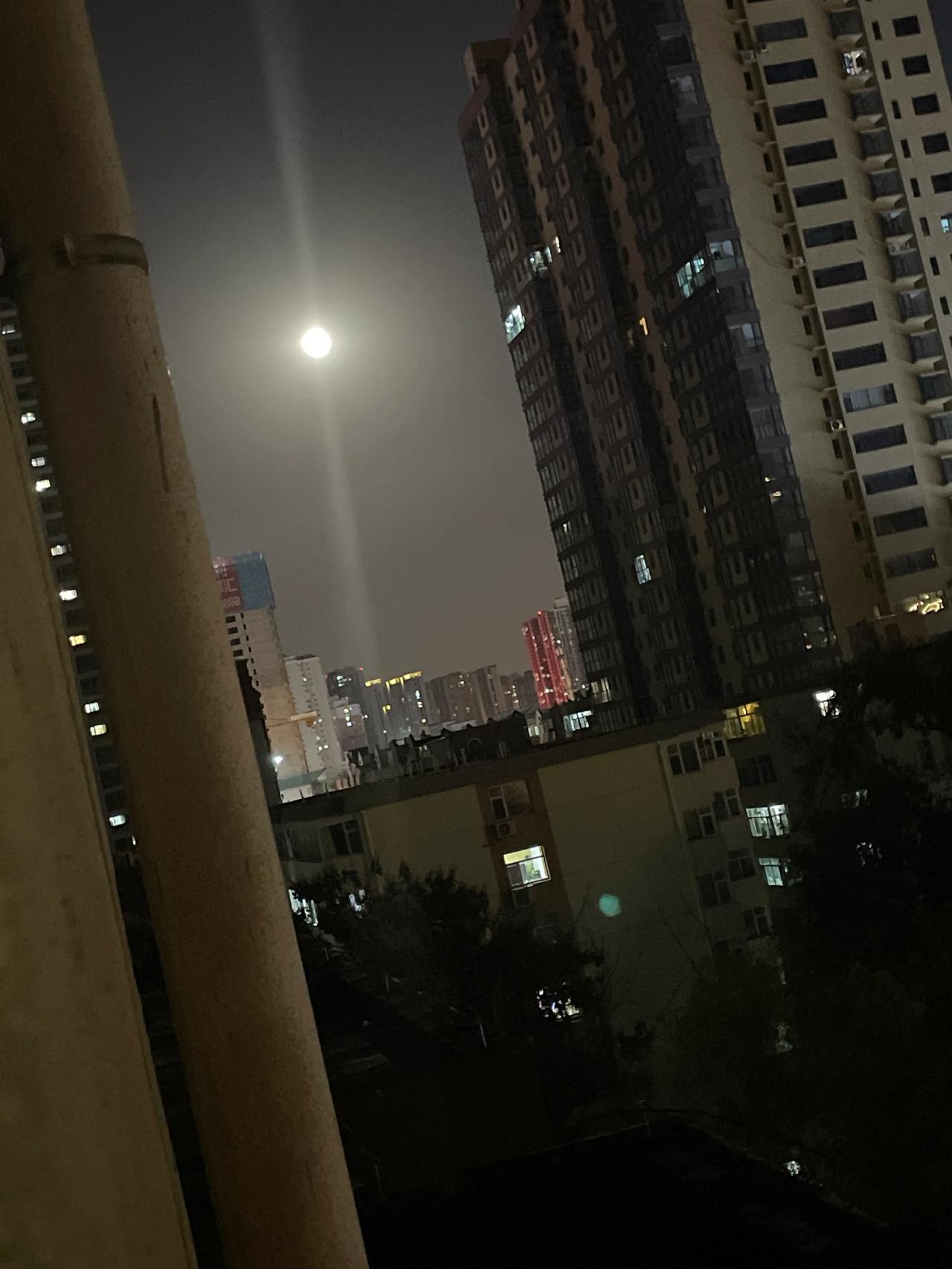 #共话中秋团圆时#今年中秋不回家了，没找到男朋友，没结婚，回去还要被家里人说，还