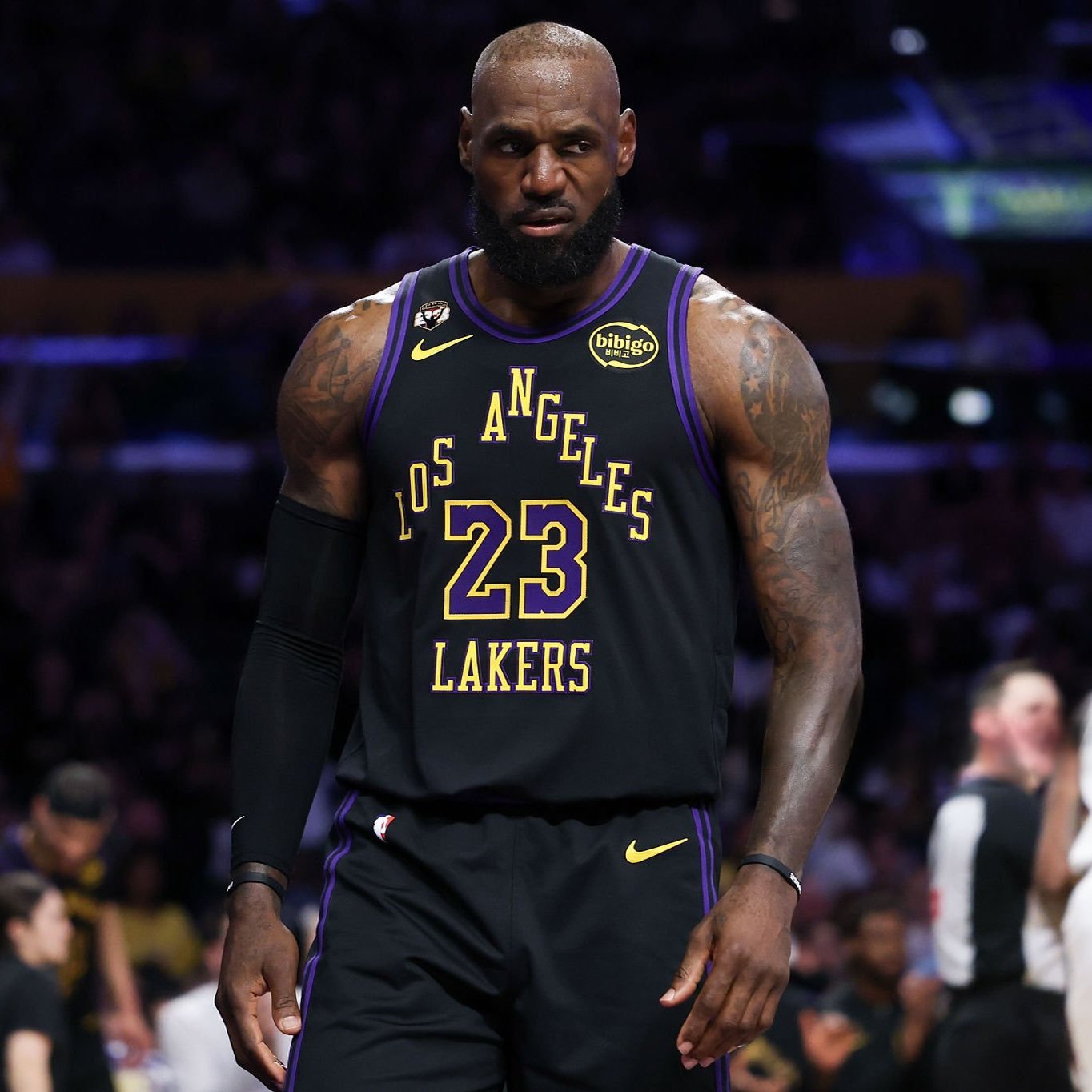 此前因伤缺席三场的詹姆斯今天迎来复出。公牛vs湖人洛杉矶湖人