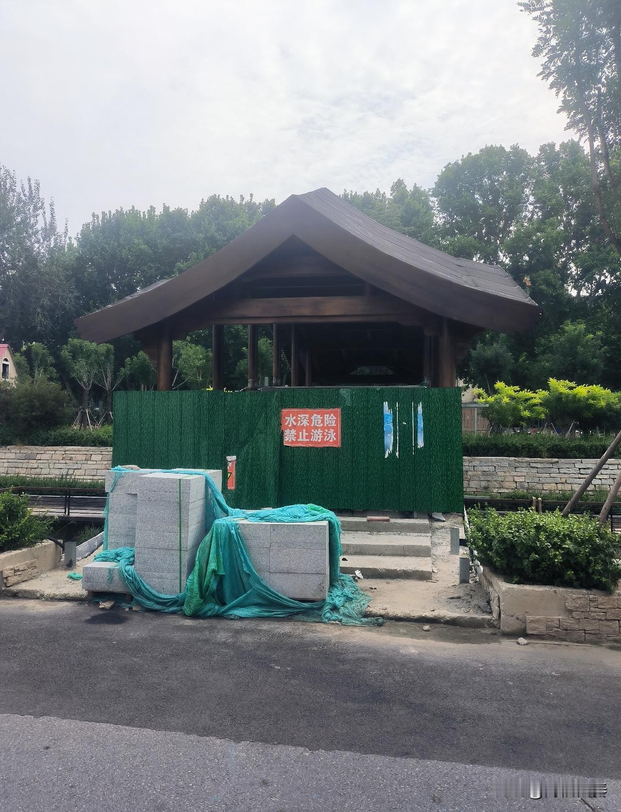 百花北桥接近完工却停滞，啥时候能通行？

坐标保定百花路，以建民桥为界，有两座人
