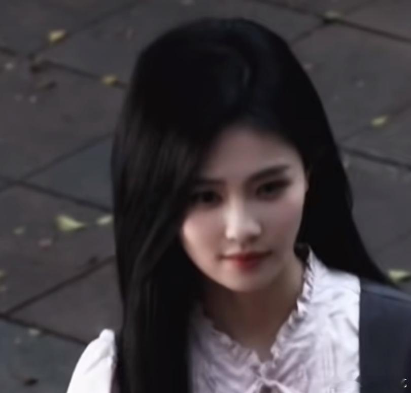 白鹿新剧开到荼靡的造型是不是像鞠婧祎的万花世界 