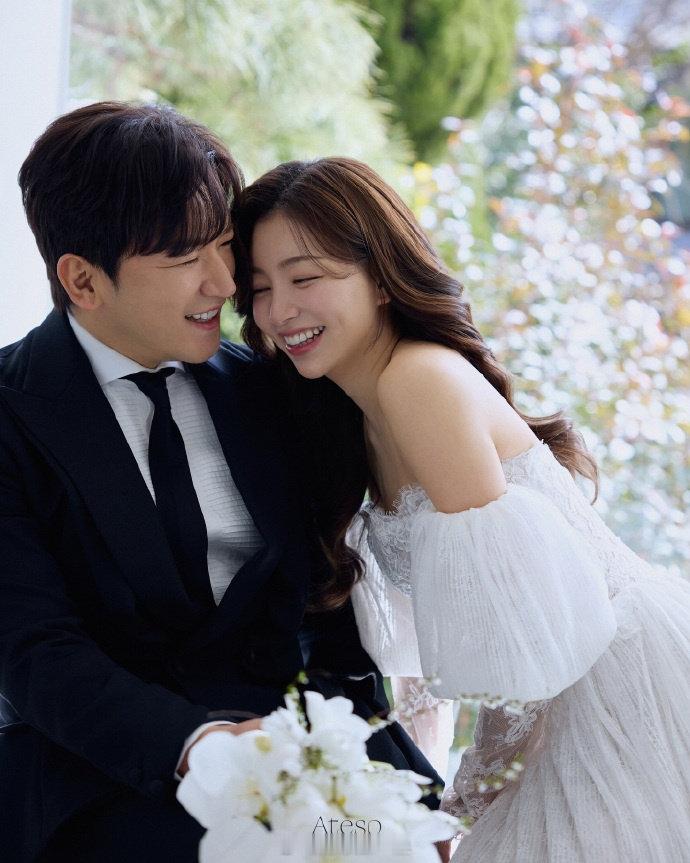 李玟雨结婚照李玟雨婚纱照 李玟雨晒婚纱照，将3月29日结婚，真好呀~ 