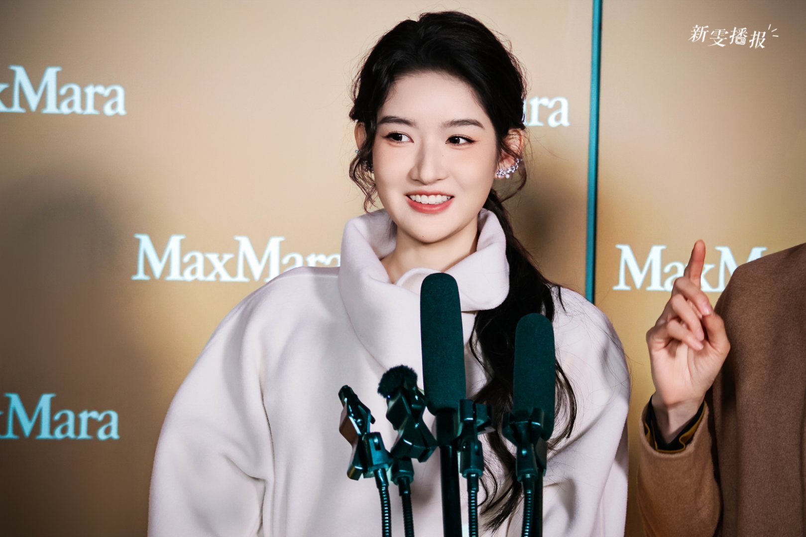 好漂亮 想靠在姐姐肩上[期待] ​​​
