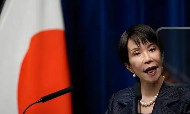 挂断美电话，日本心态已崩，高市连夜篡改白皮书，对华称呼变了！
 
特朗普在“空军