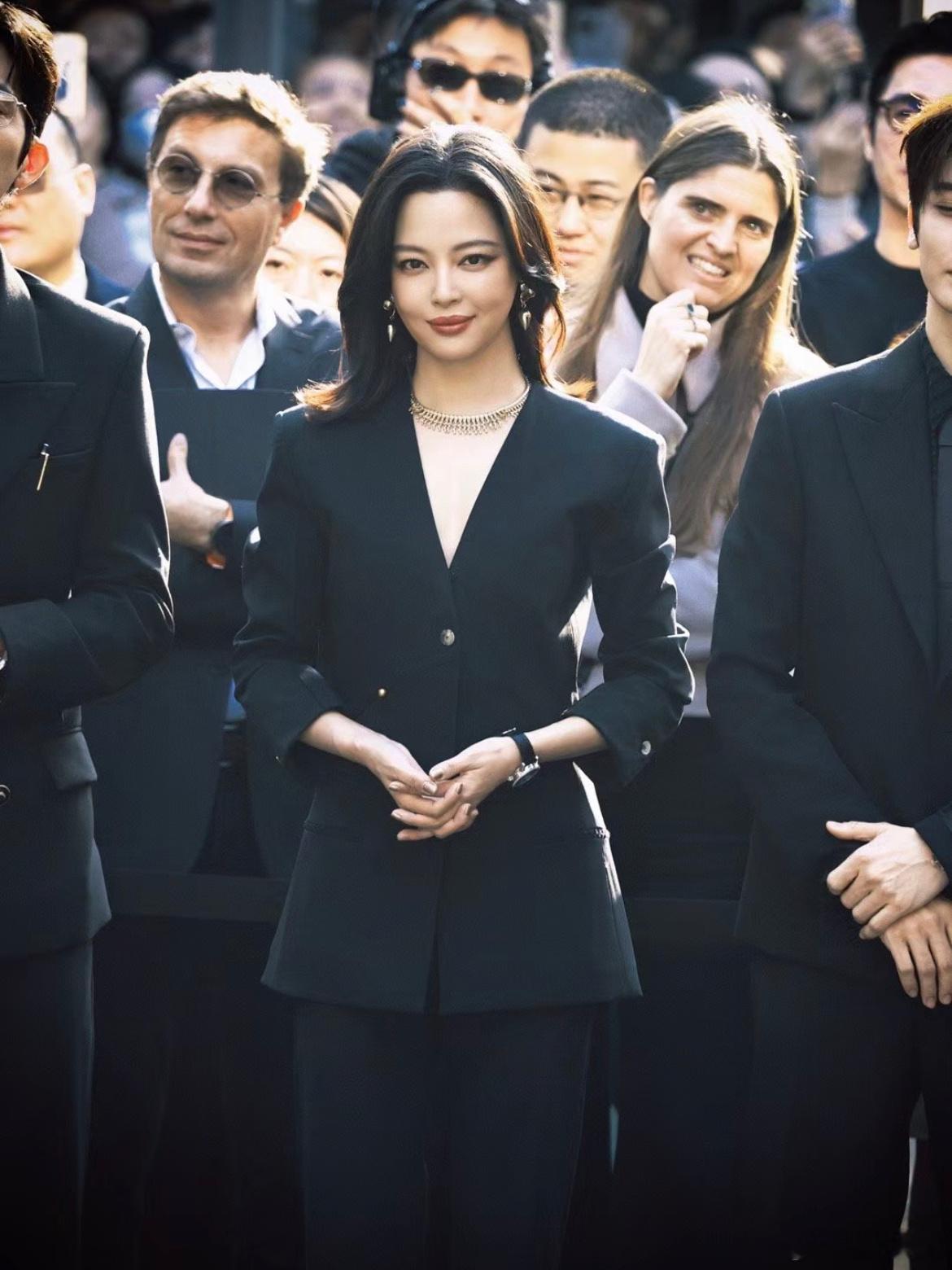 万人血书：雷子姐演个黑道吧！我蕾姐气场直接2米八，老公姐鲨我[抱一抱] 