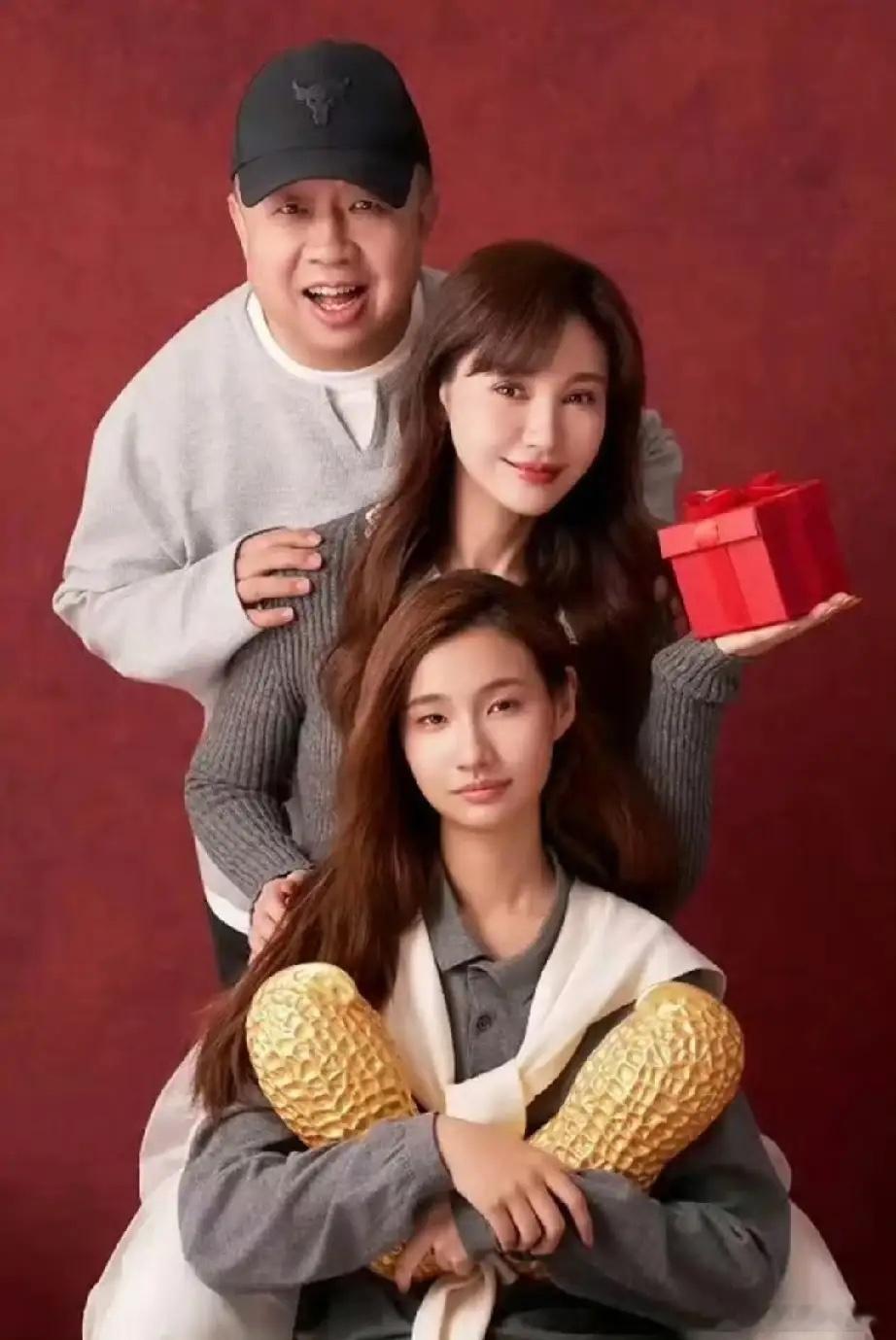 演员杨雪回应自己和又胖又矮的老公结婚的原因，男方在恋爱期间拿出所有存款三十多万帮
