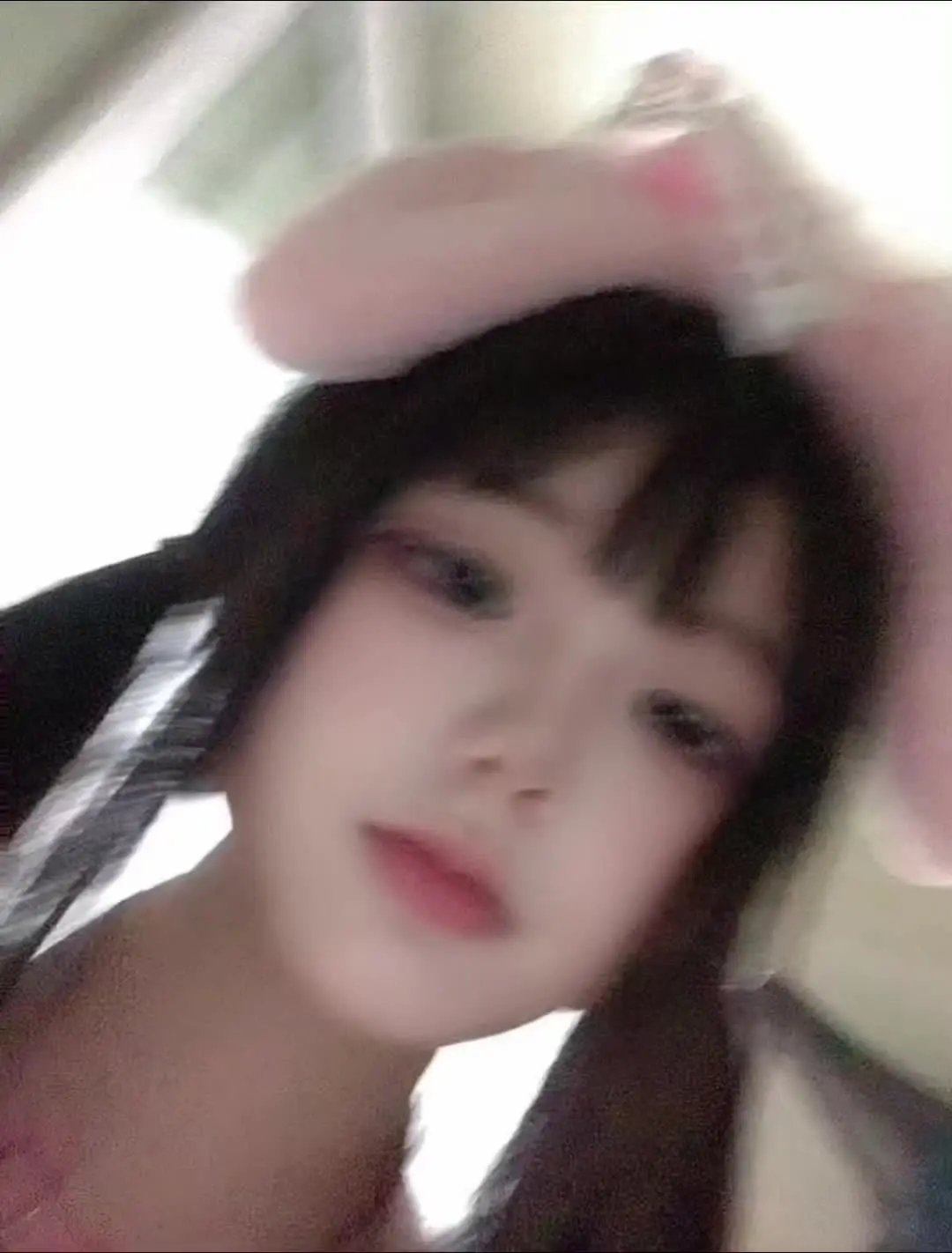 他们说十指连心你松开我的那一刻 我终于分清 最痛的是哪里