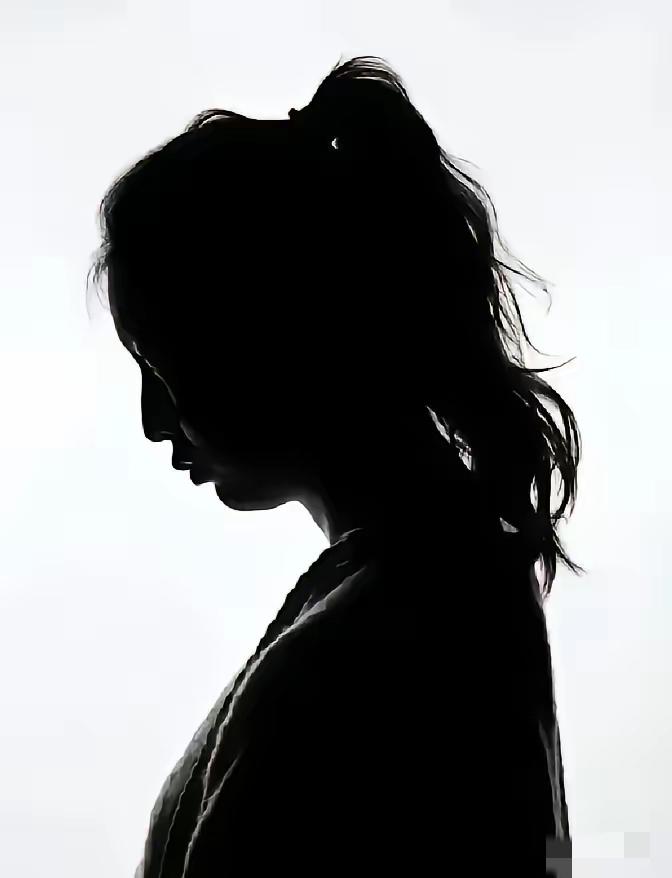 这才是人间清醒的妈妈！女儿28岁未婚先孕6个月，

男方躲猫猫装死，她不哭不闹不