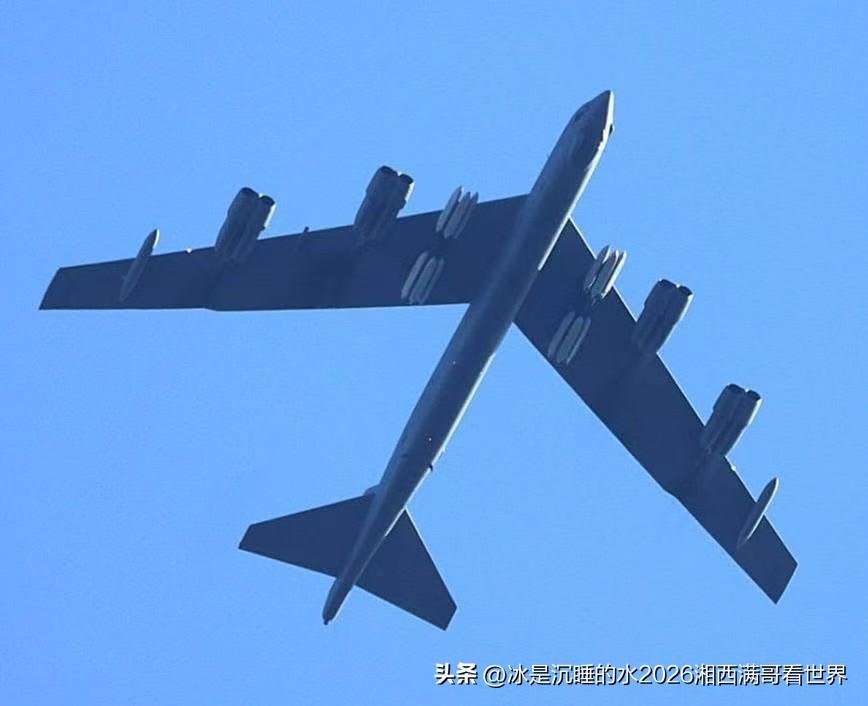 分享一张经典美帝空军空中大杀器B-52H“同温层堡垒”远程喷气式轰炸机的精彩靓图