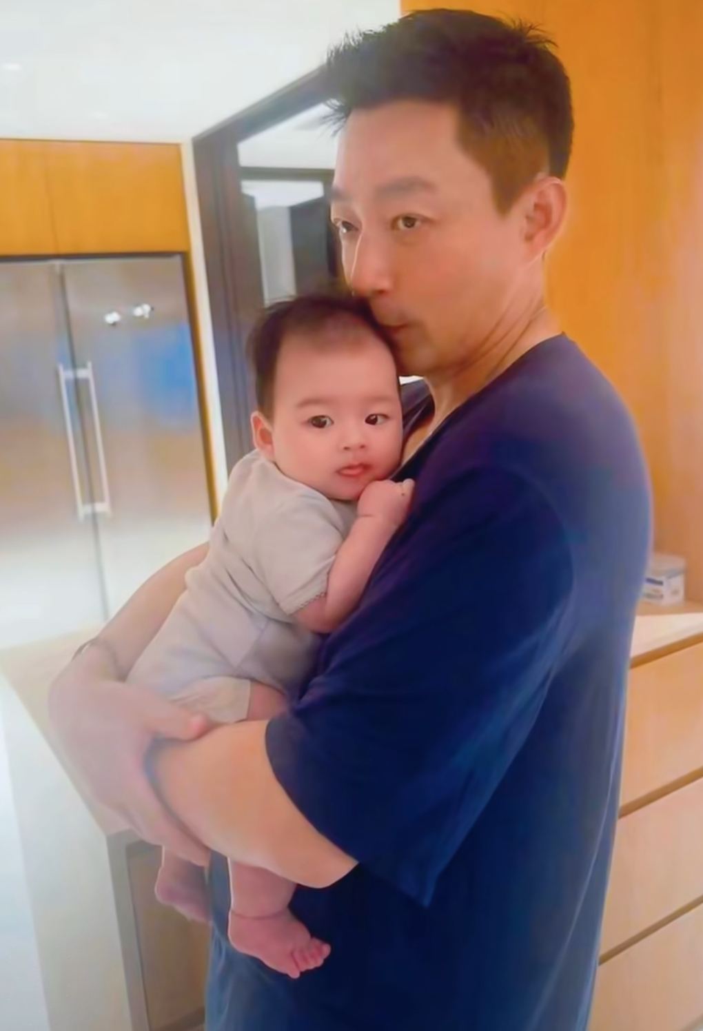 还别说马筱梅儿子浓眉大眼的好帅，小汪宝颜值已经超越爸爸了！ 