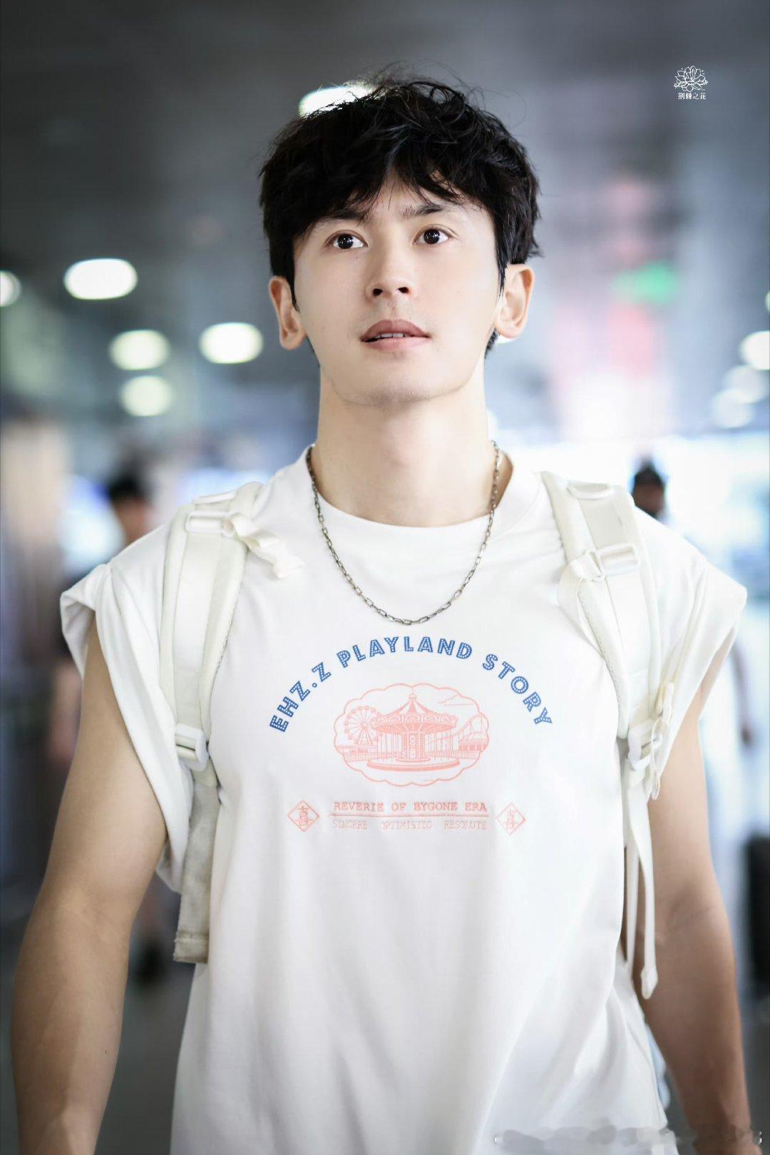 海底那个男人真的很帅啊图源：水印 