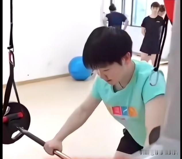 封训日常！莎莎真的好努力！莎莎努力练习体能备战亚运会，在我们看不见的崇明岛训练基
