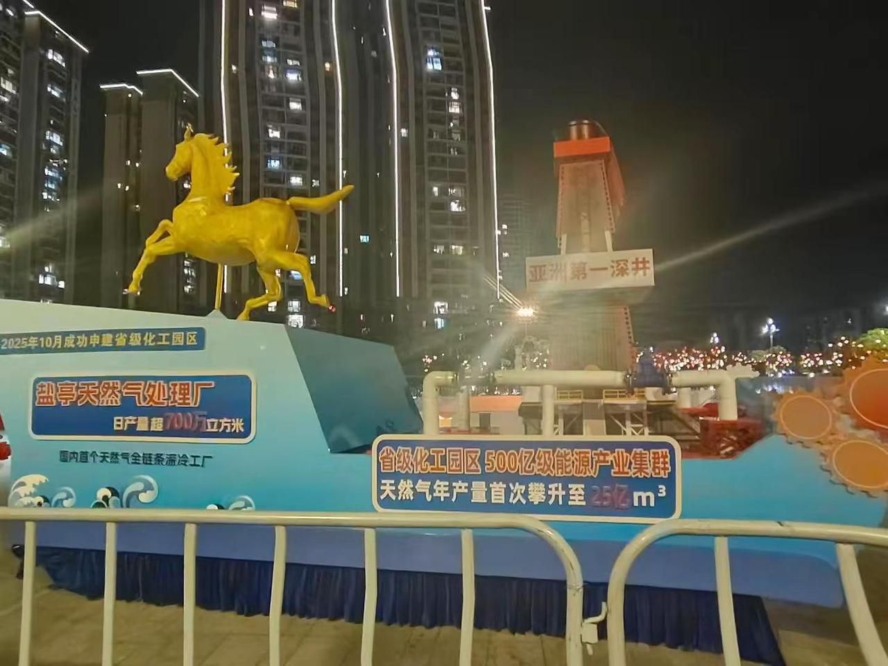 盐亭元宵巡游花车已准备好