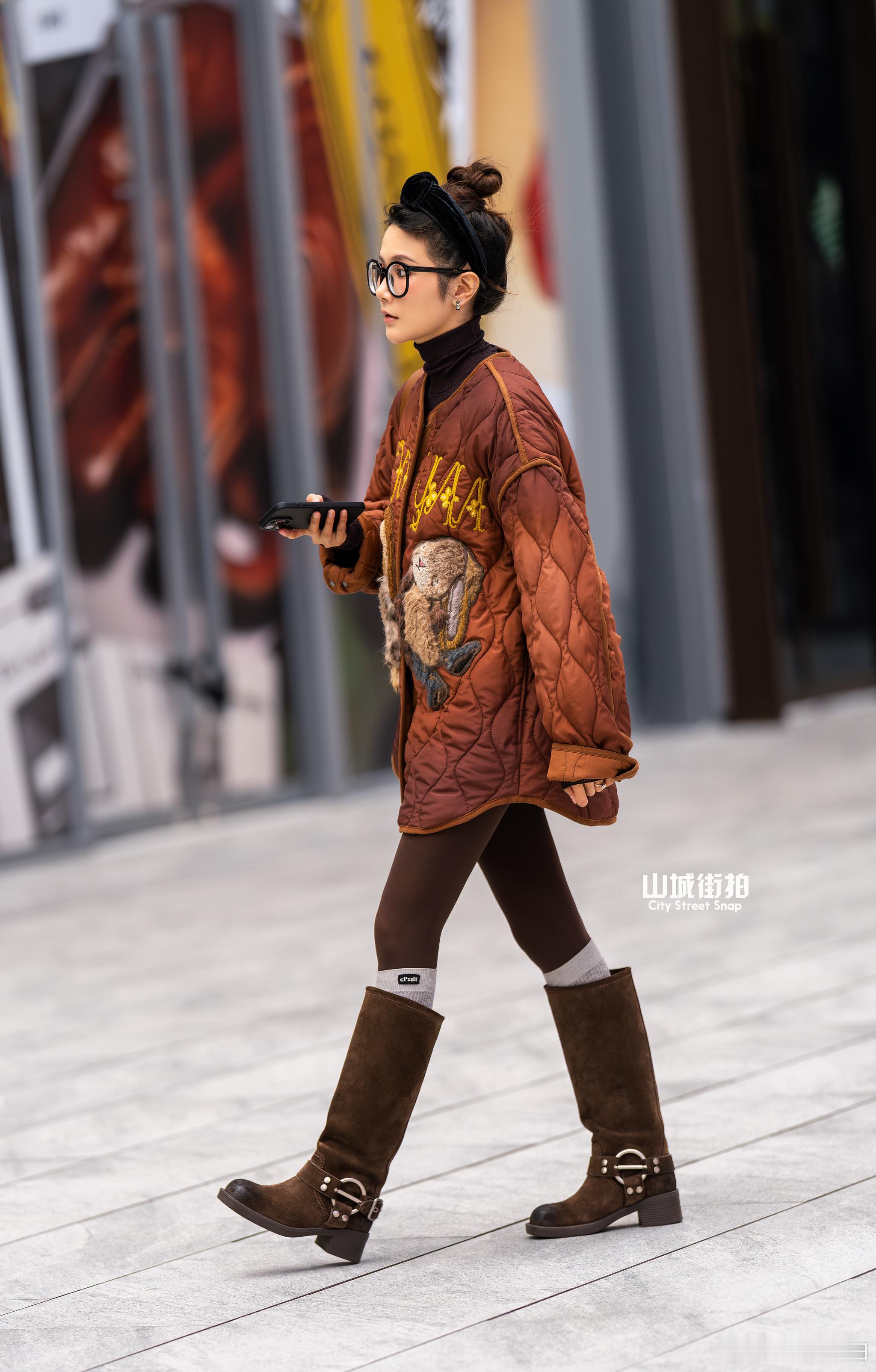 小姐姐在看什么~ 