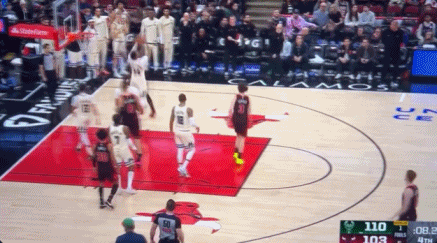 字母哥这个球情商太低了直接引起了公牛全队不满，雄鹿112-103战胜公牛，字母哥