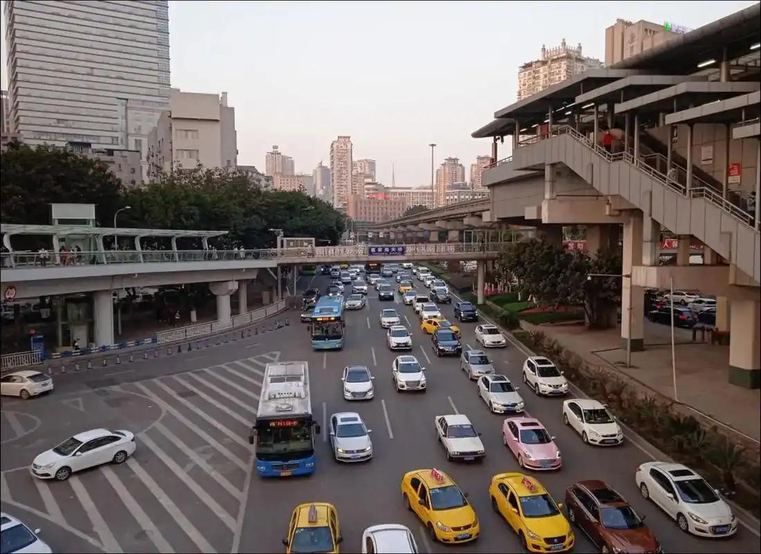 重庆是一座历史悠久的城市，它的许多地名，都很有故事。比如，袁家岗。这个地名，就与
