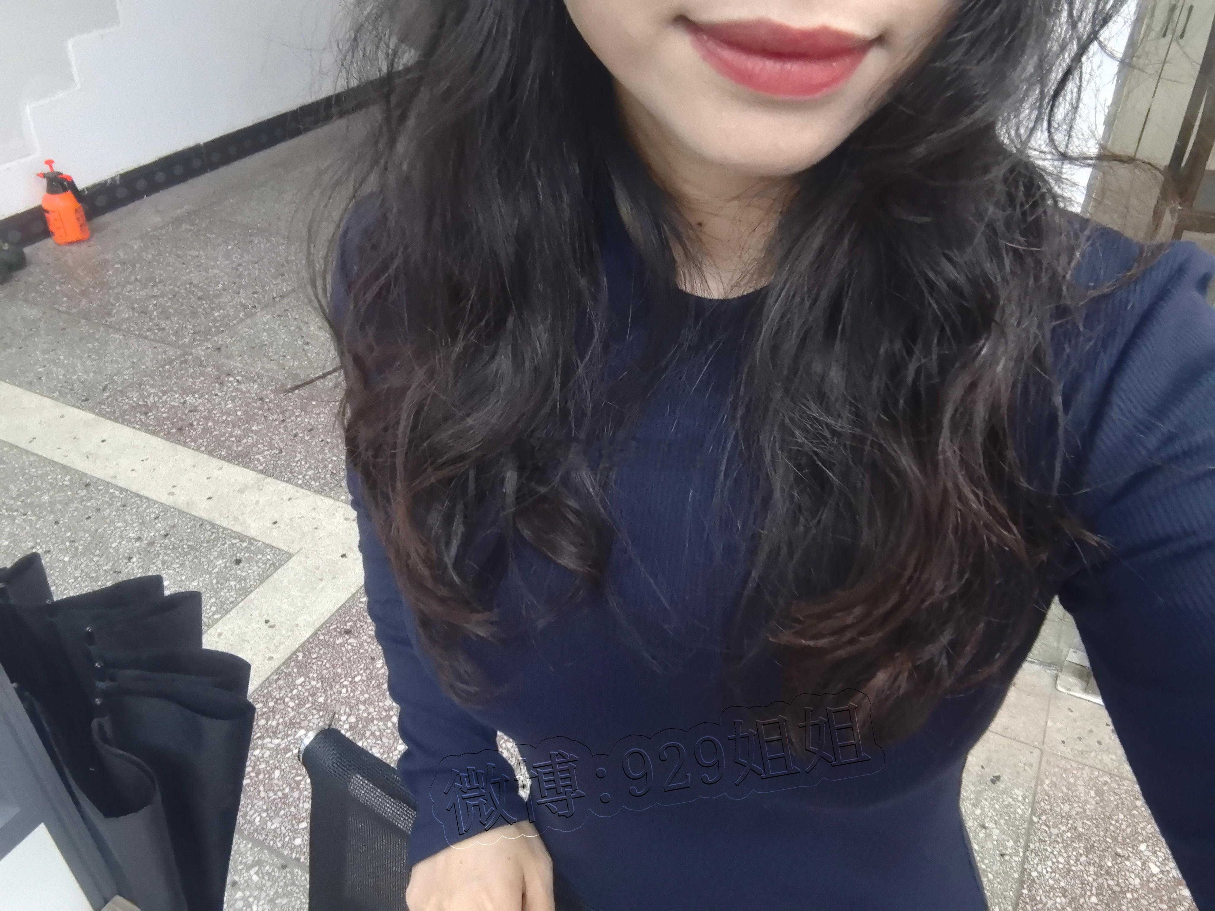 姐姐留长头发还是好看些哈现在回过头去看短发觉得好丑[捂嘴哭] ​​​
