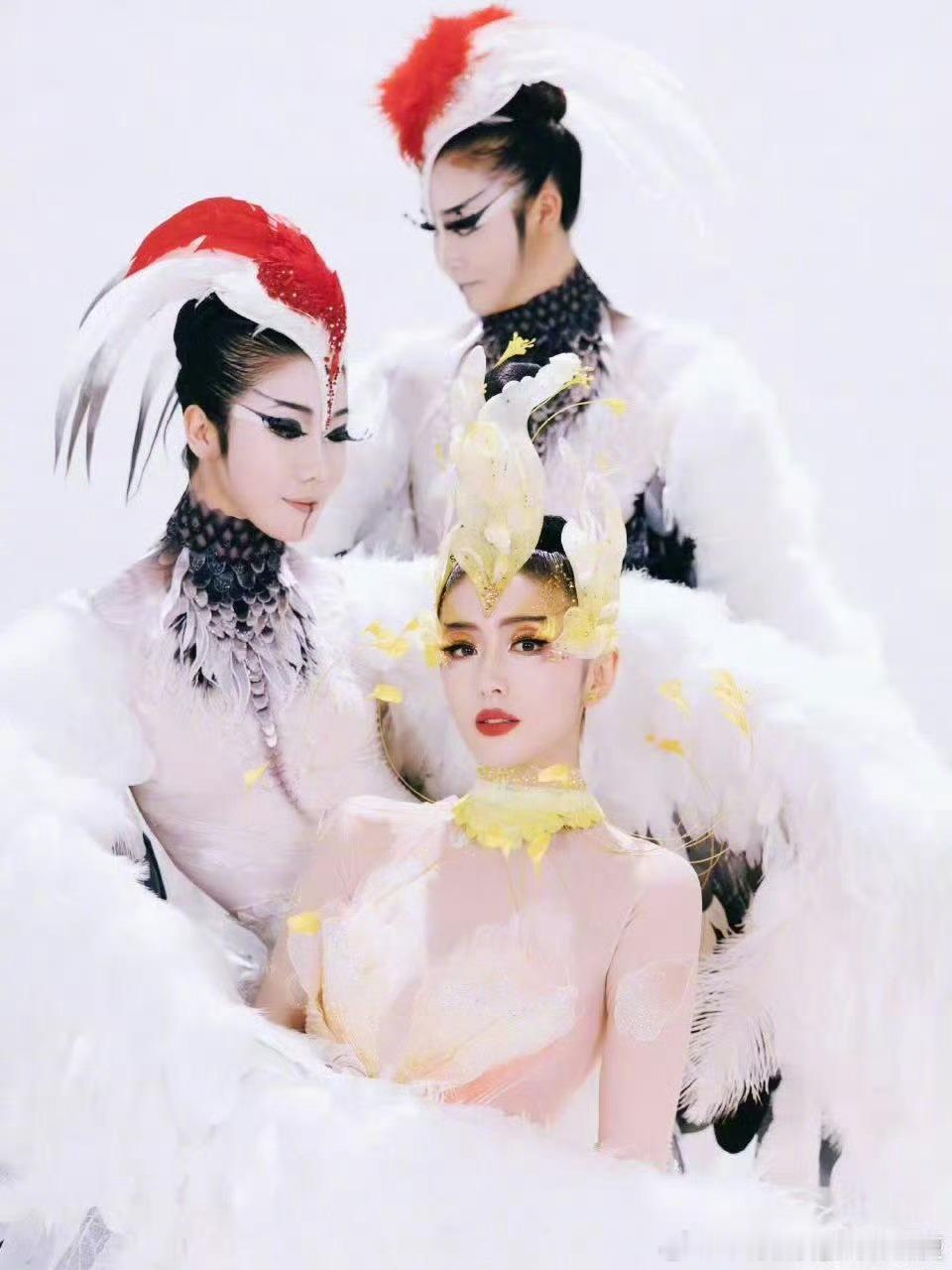 杨丽萍67岁仍在学习AI 年龄从不是停止学习的理由，67岁接触AI、拥抱变化，用