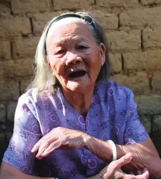 李美金（1926年-2023年11月9日），女，海南省澄迈县和岭农场茅园村人，二