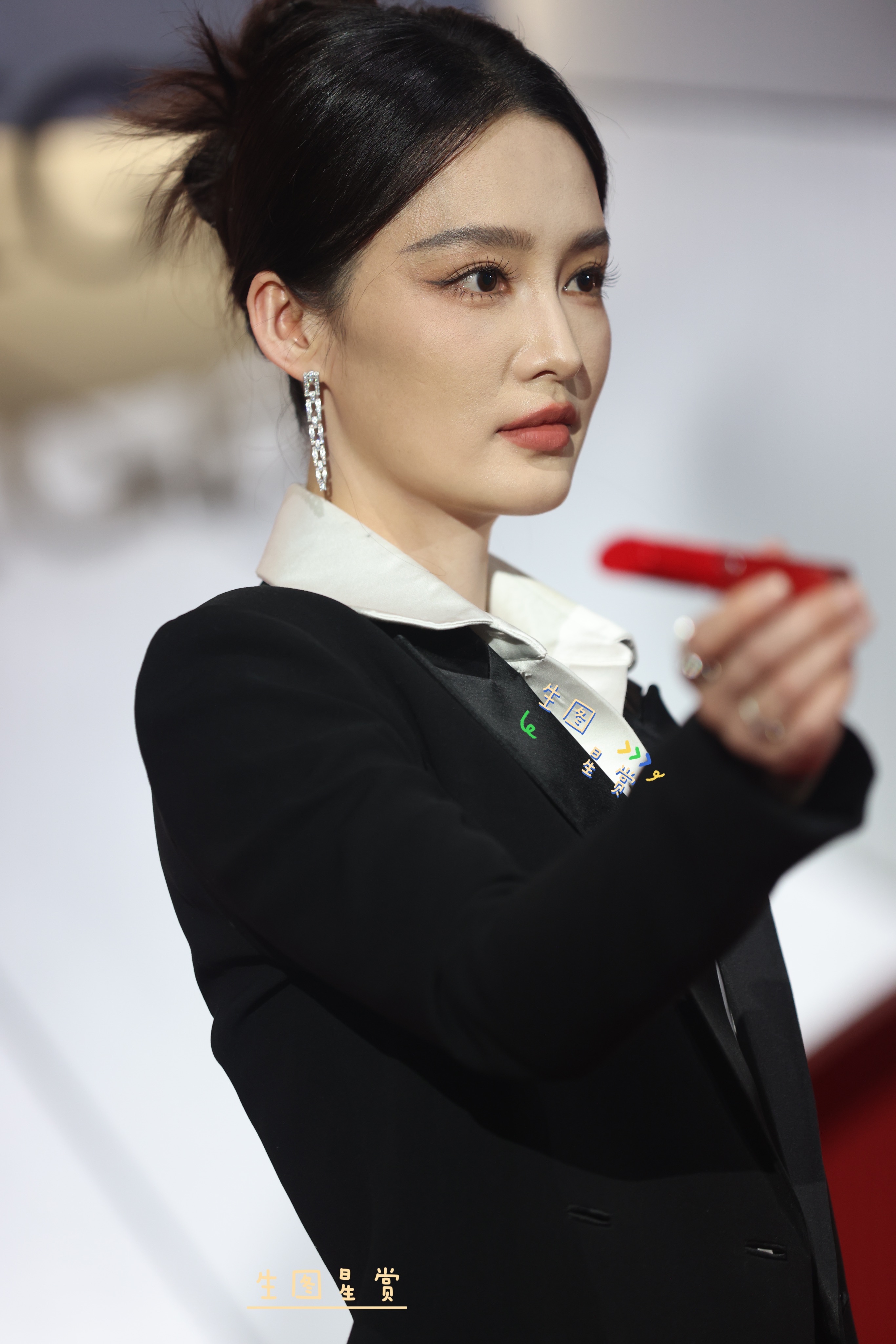 李沁Armani活动随机掉落2p，英气冷美的沁沁[期待]💋李沁[超话] ​​​