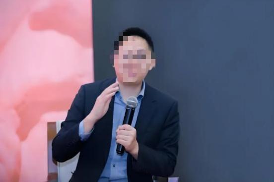 谁能想到？靠公考培训赚得盆满钵满的老板，去名校开讲座，居然劝学生放弃考公、全家去