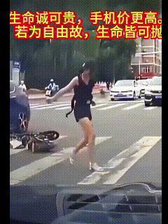 小仙女真的不娇气！

开始以为她是撞懵了，不知道干啥好了！
后来发现她是宁肯不要