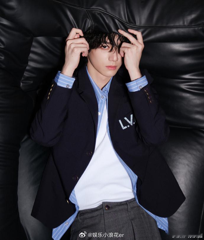 赖伟明微博之夜出发图赖伟明湿发小卷毛 帅哥你好！ 