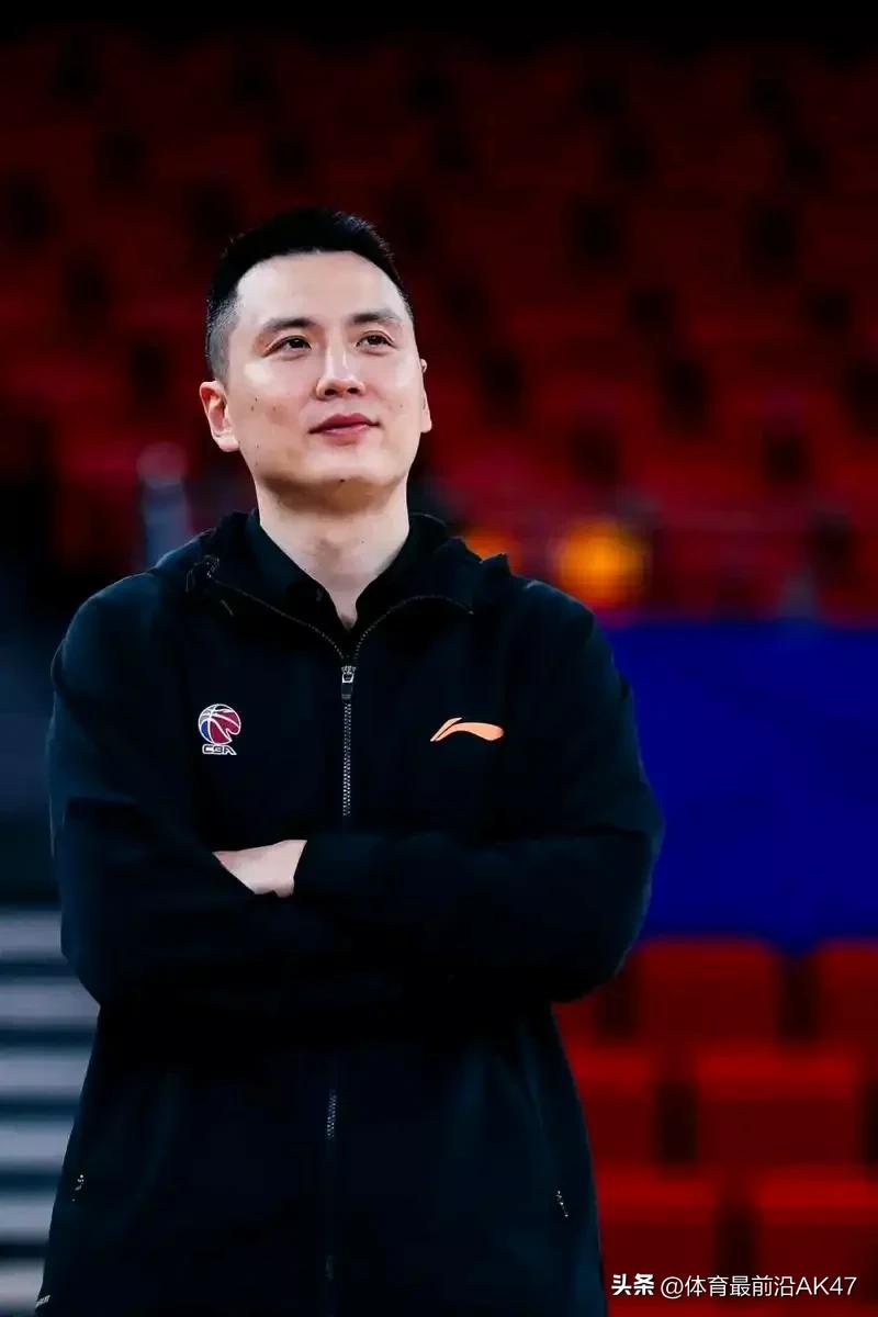 经此一战上海的冠军相已经显现出来了，广东想要夺冠内线必须补强。除了三分被上海投疯