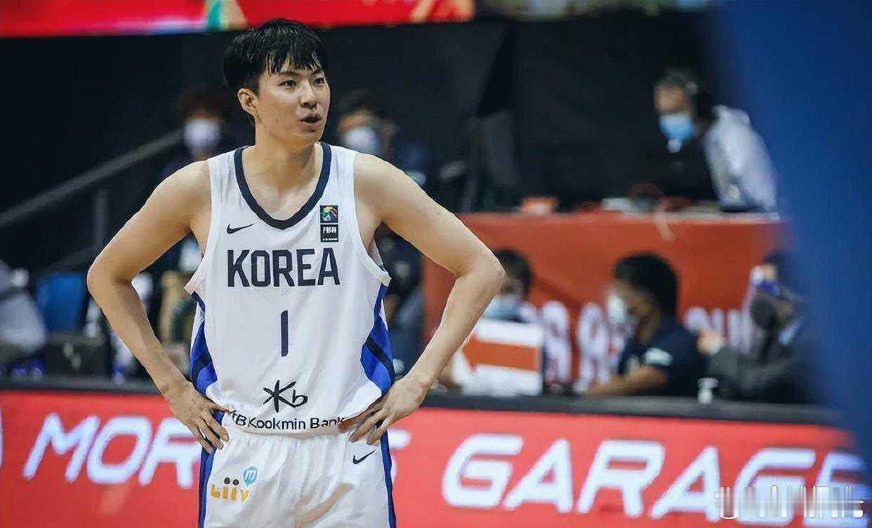 172公分，日本后卫，快船队，Exhibit 10合同。 河村勇辉又拿到了NBA