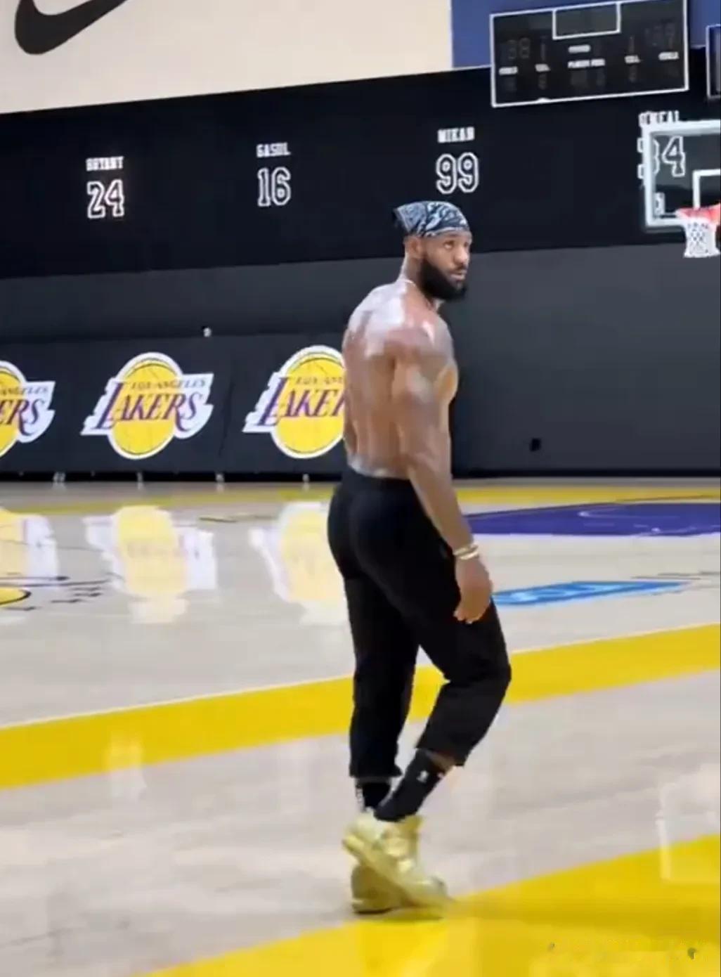 随着8月19的到来，NBA和CBA2大联盟爆出截然不同的2类新闻！

1，NBA