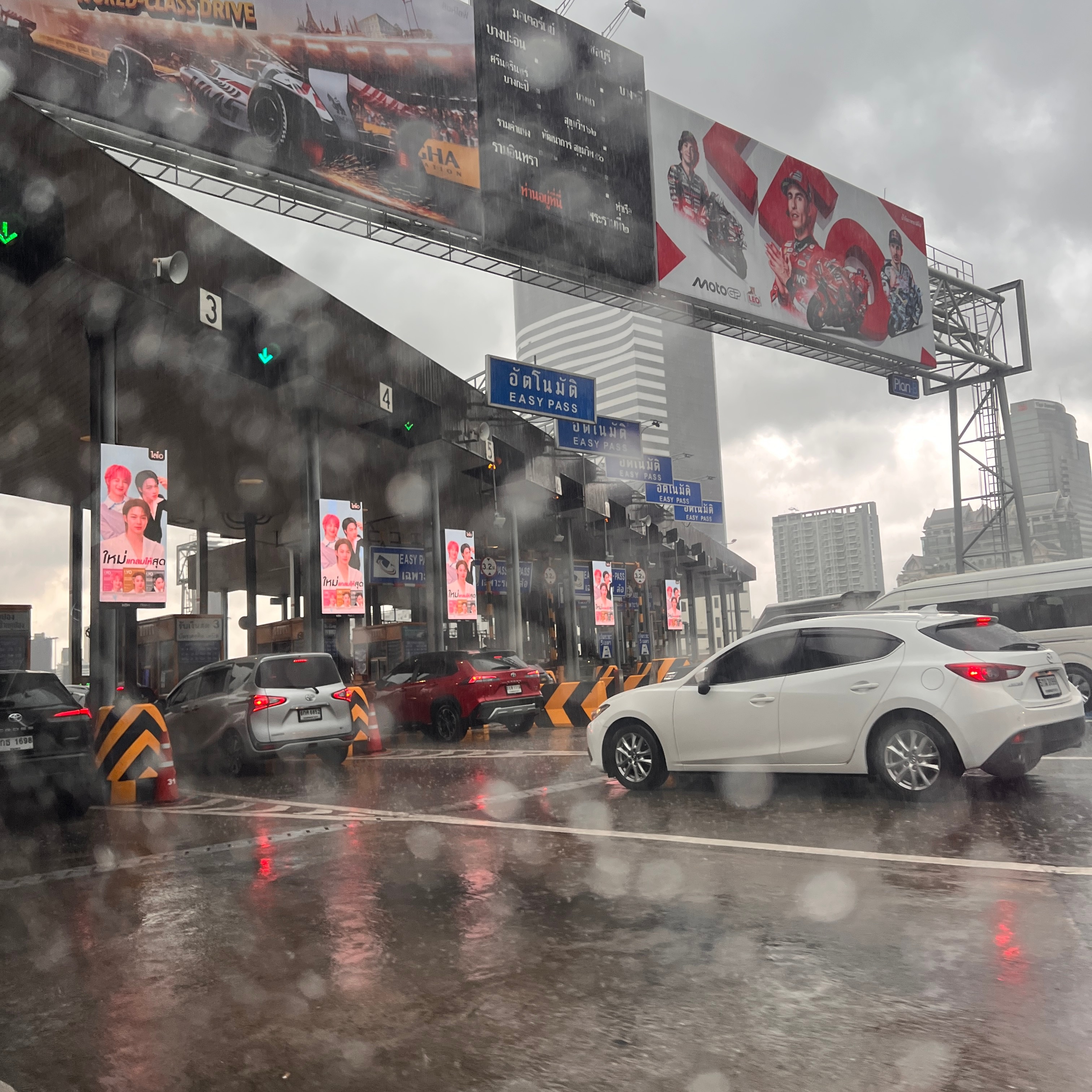 去活动路上……真的暴雨啊…… ​​​
