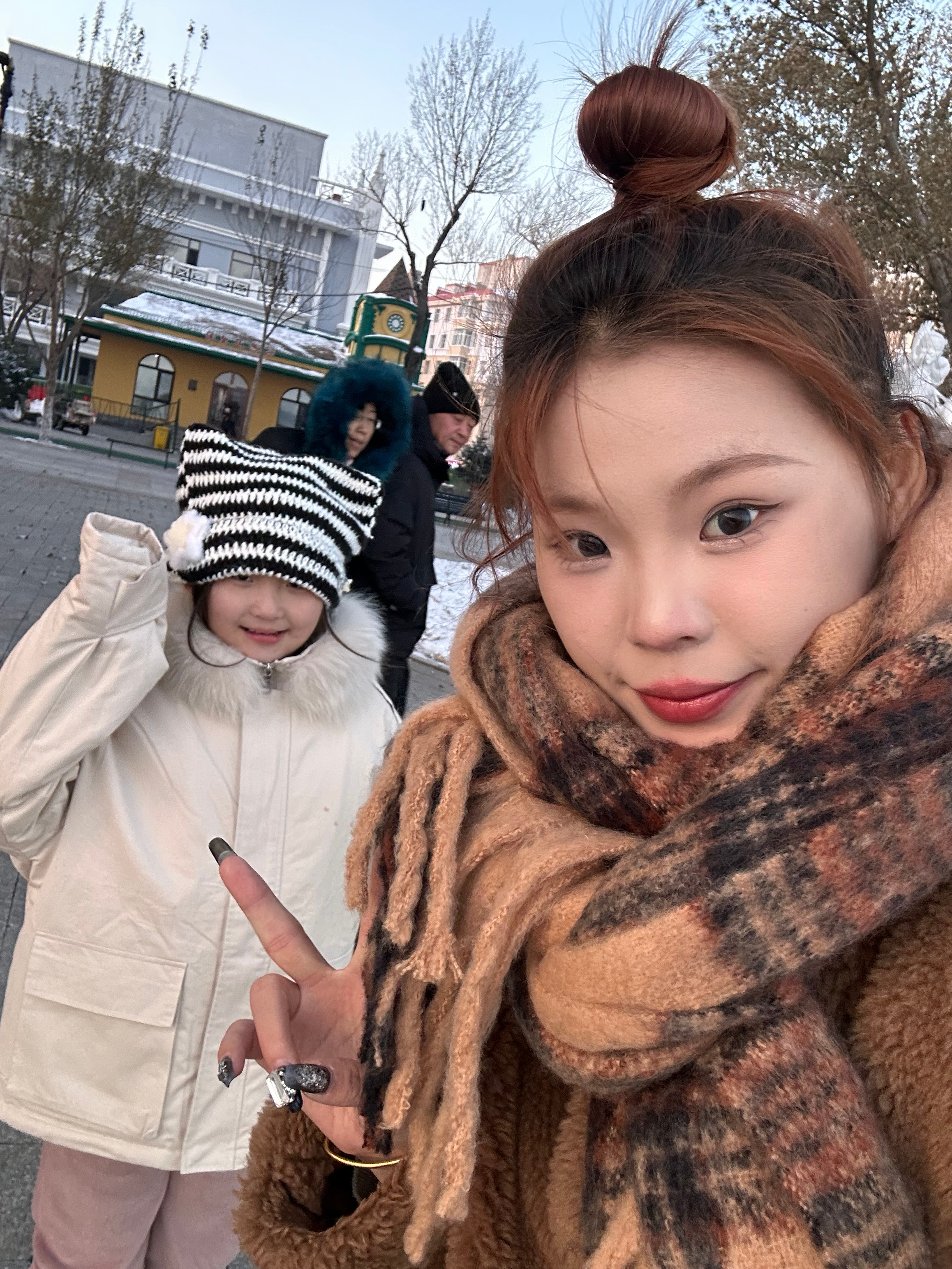 翻照片 大侄女小时候真的挺可爱的就是我之前化妆真的好丑还没素颜好看 