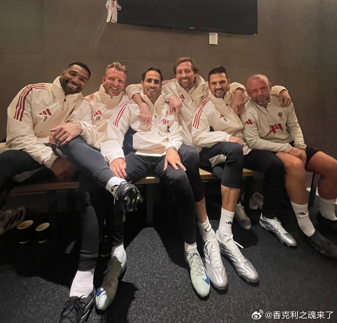 贝尼特斯时代的利物浦合影，当年贝纳永可是1-0客场绝杀皇马的存在 