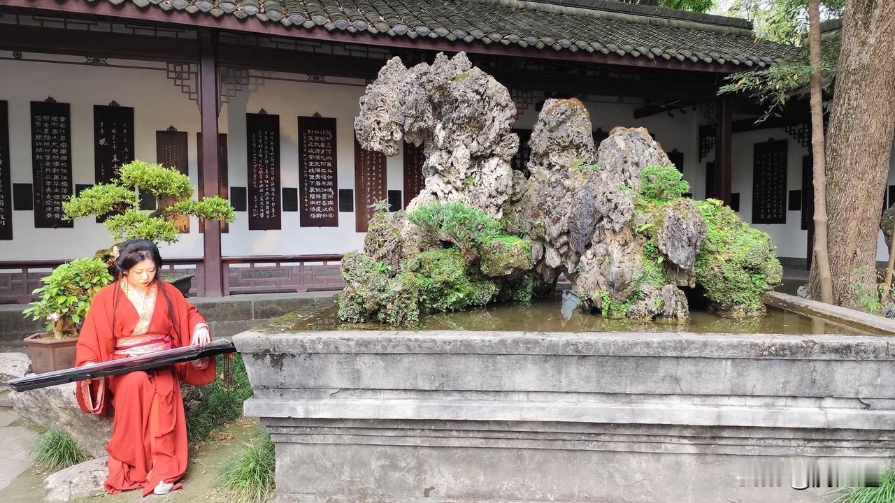 分享风景图片琴声悠悠飘庭院