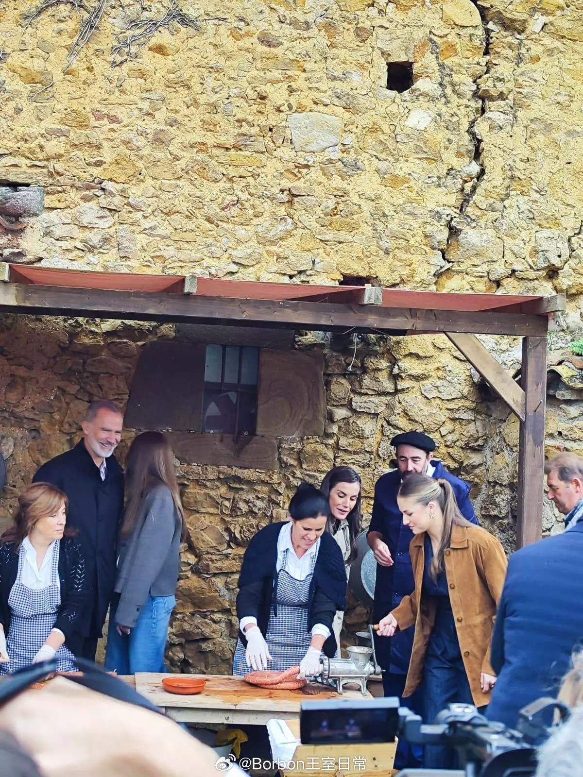 假期结束，诺拉返校啦~下次再有宝子的消息，应该就是大学相关了吧6月份她有多场考试