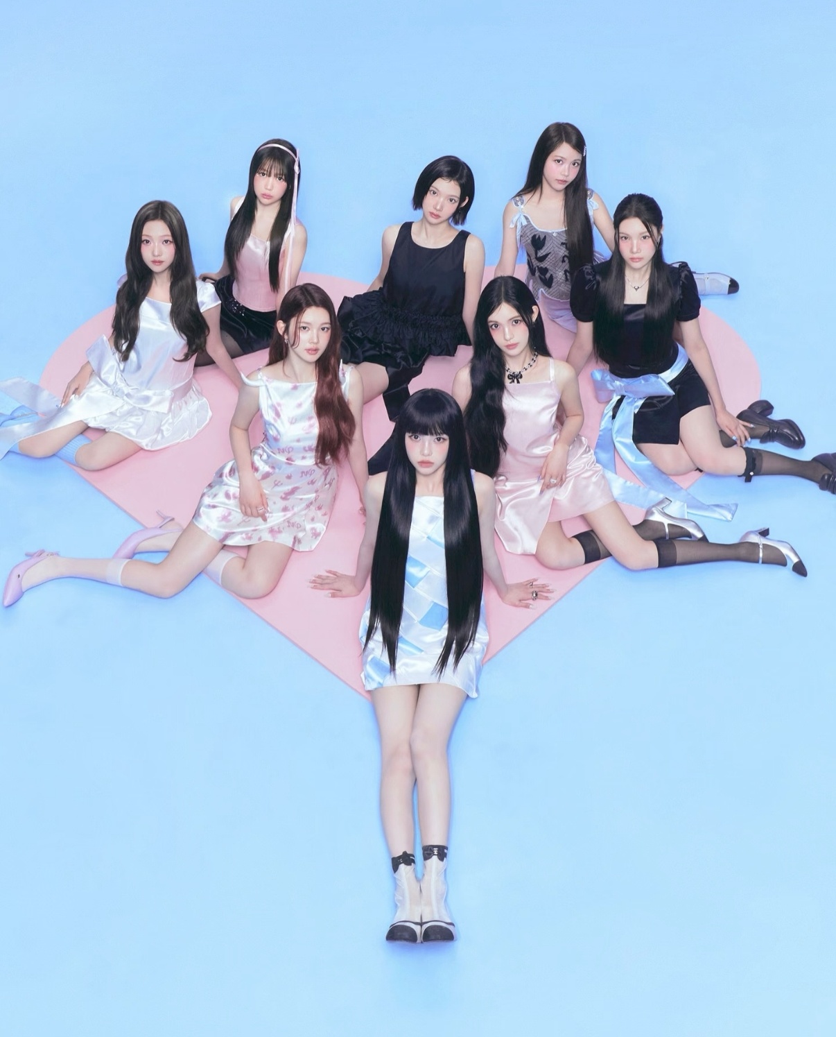 hearts2hearts 最新合照ian 和 jiwoo 竟然都在 c 位 ​