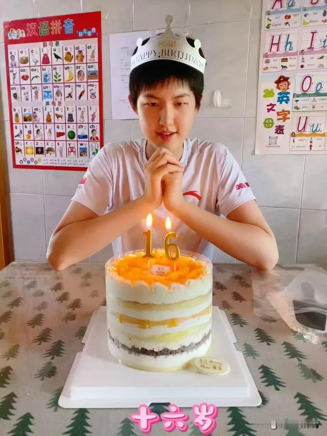 国少女排“大杀器”陈晓辉迎来16岁生日。这位在U17世锦赛上荣膺“最佳副攻”奖项