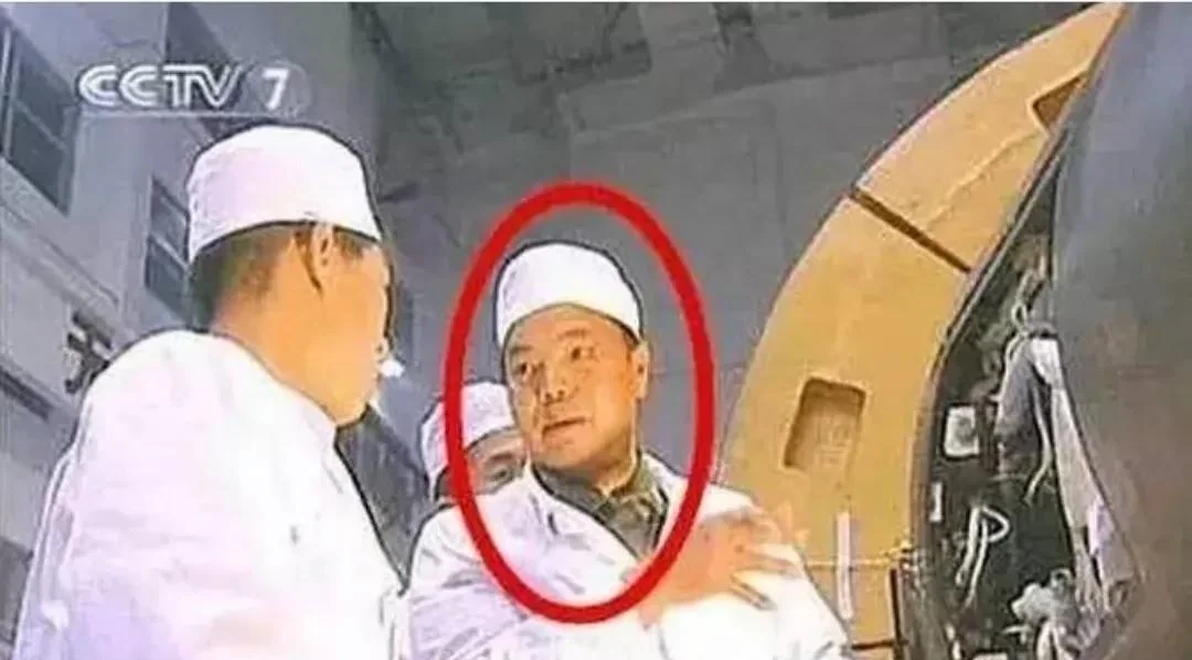 史上最悲催的间谍专家，谨慎了一辈子，因为老婆用美金买了个菜，结果命丧黄...