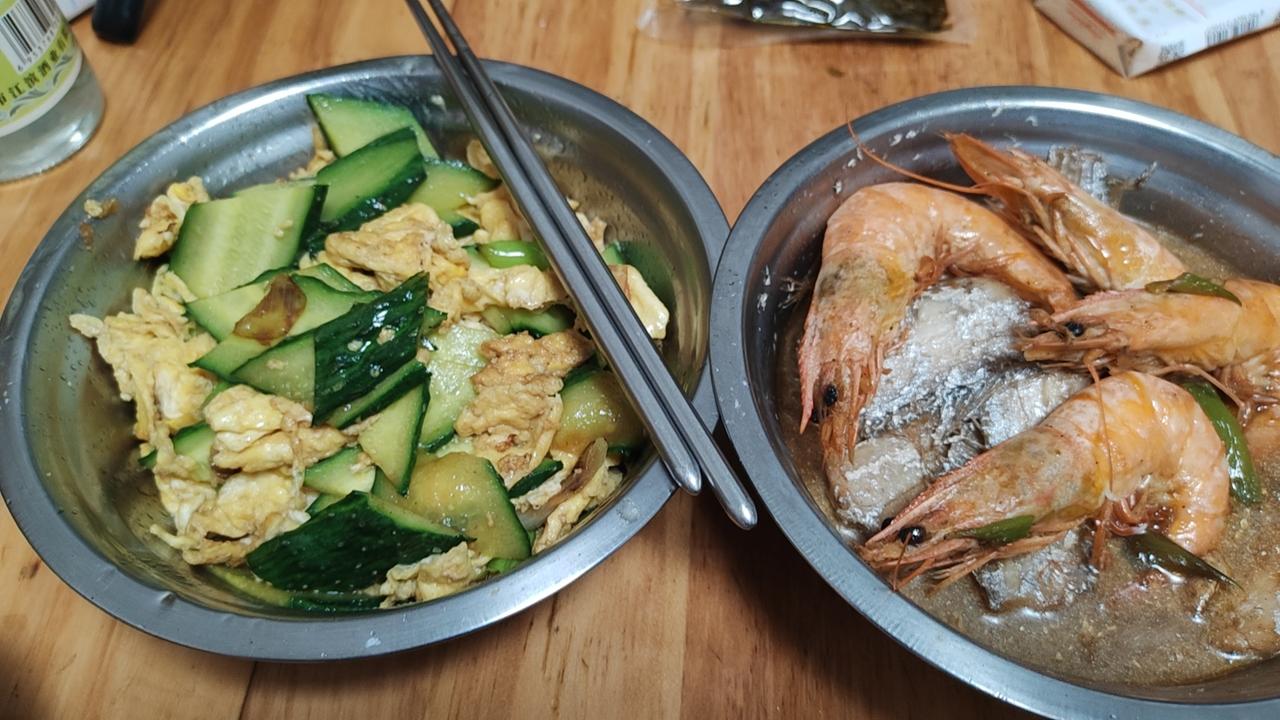 感情里最让人无力的，不是不爱，而是两个人都在用自己的方式爱对方，却谁也没能走进对