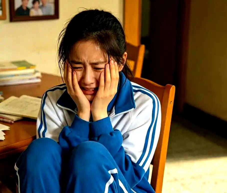 401分，真能把一个家安静到什么程度？
我朋友家女儿高考估分出来后，家里像被按了