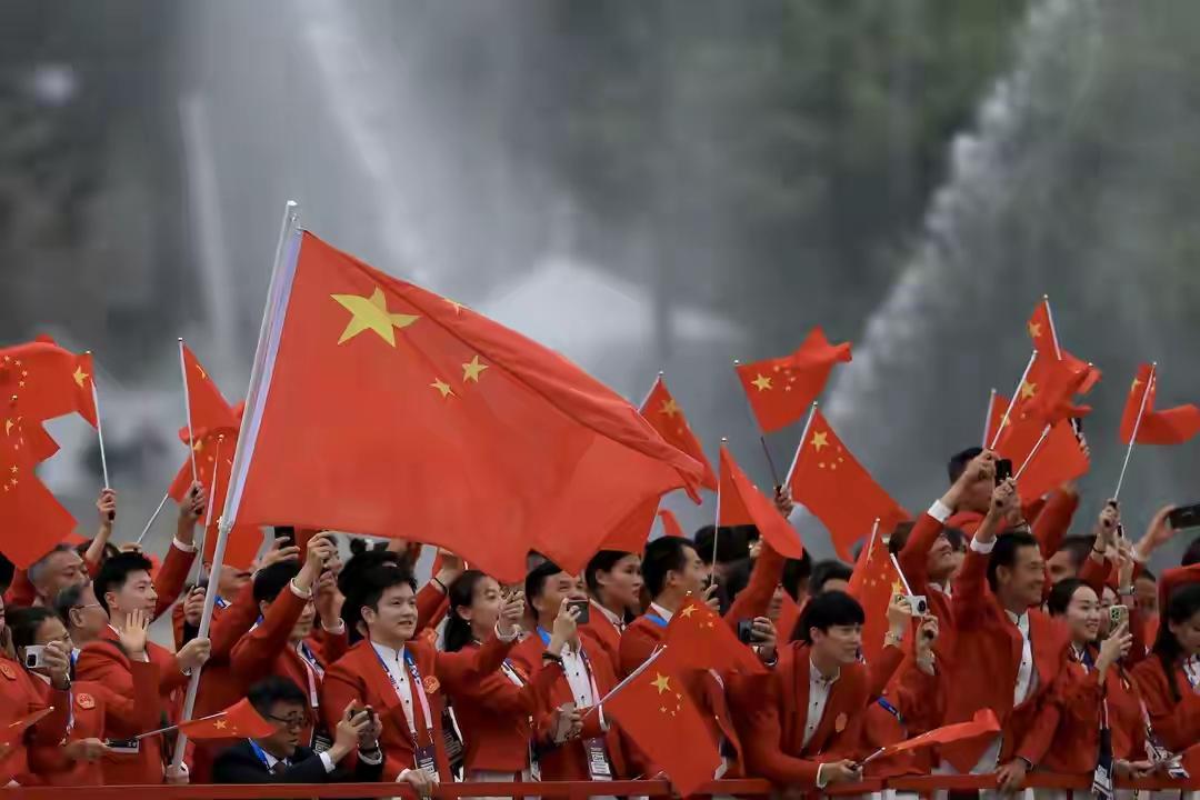 说谁都敢对中国龇牙？说到底是咱们脾气太好，拳头亮得少了，有些人才敢蹬鼻子上脸。过