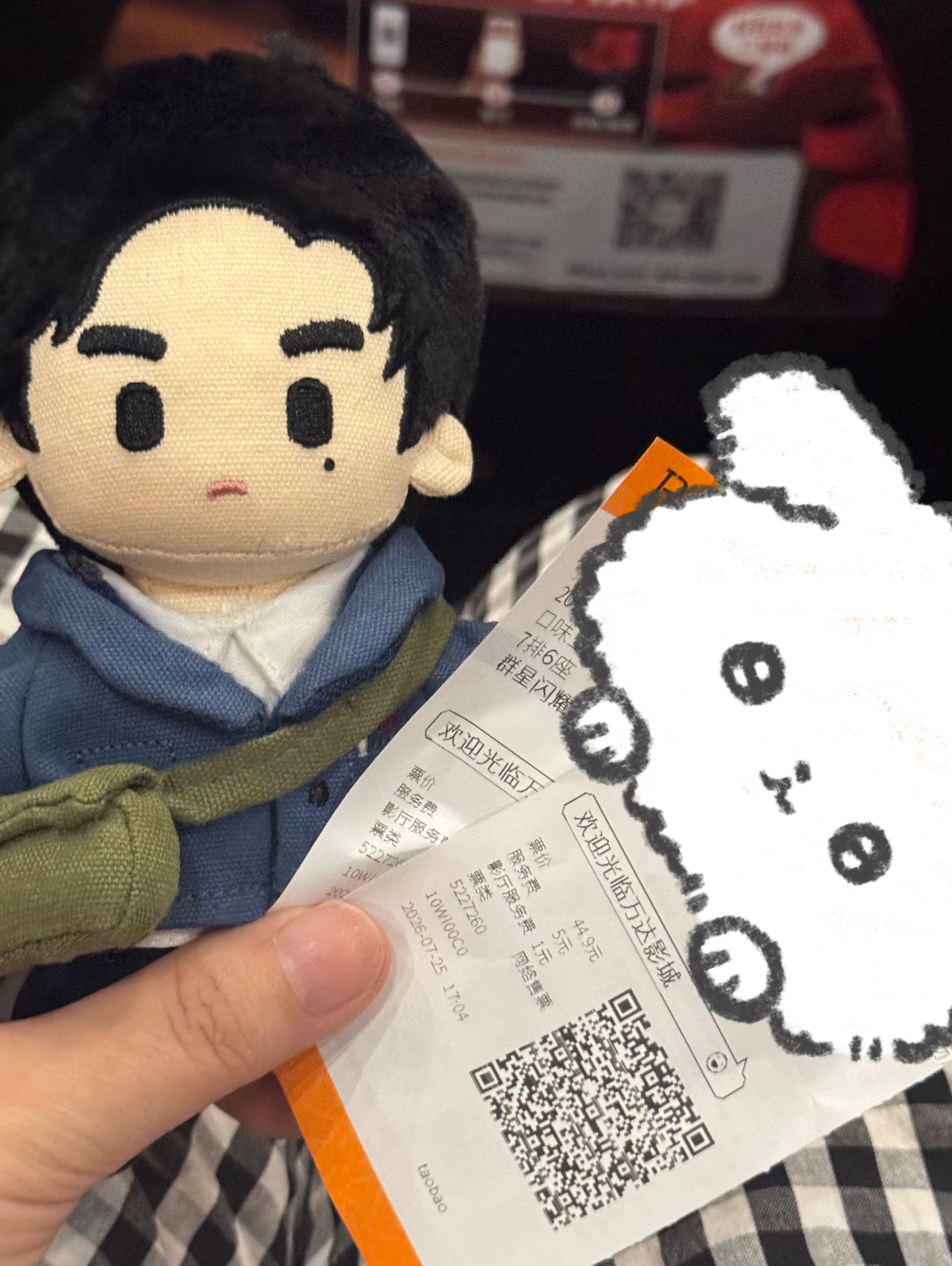 吴磊  晚年的赵吉虎依旧守着满桌草稿纸，整夜点灯推演镜像航线，穷尽一生完善那条能