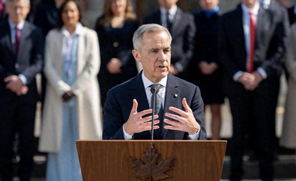 要知道，加拿大和美国的关系，说是唇齿相依也不为过，长期以来都是美国最忠实的盟友之