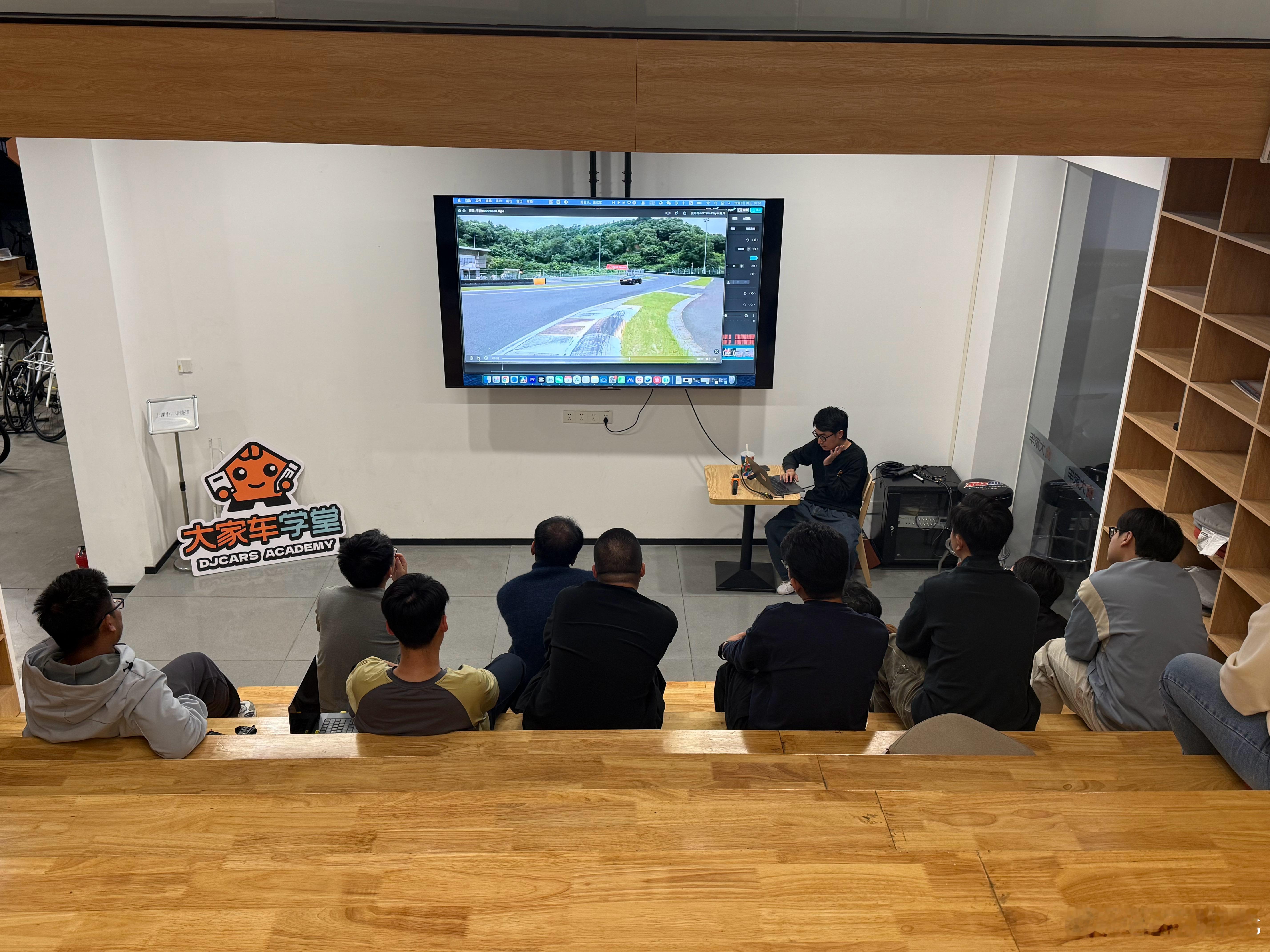 镜主管在教学！ 