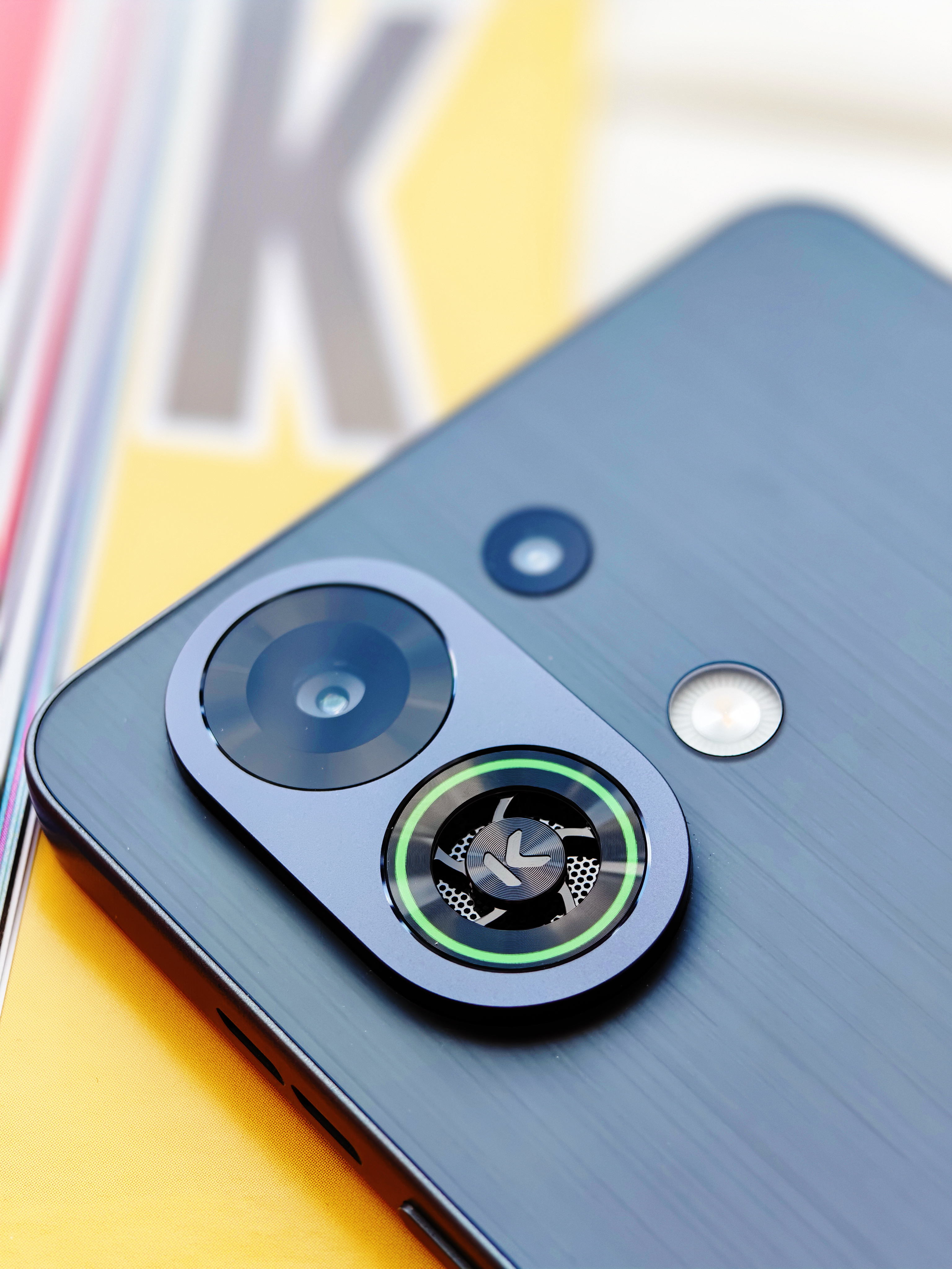 不得不说，OPPO K13 Turbo 系列的这个设计风格真的是很合年轻人的胃口