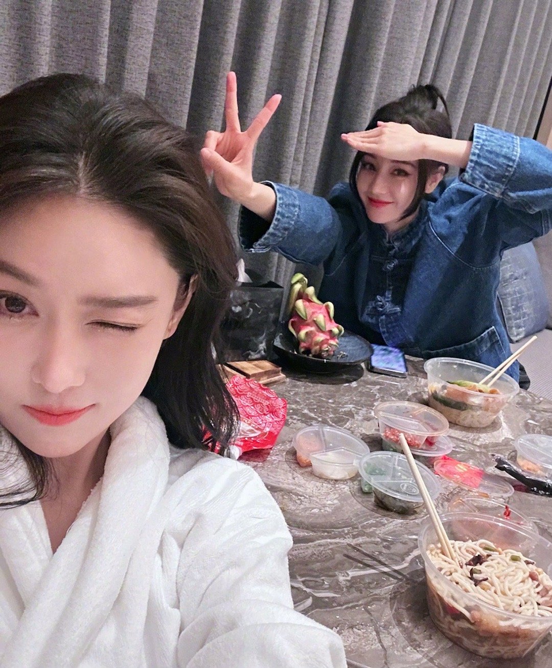 美女人生三个阶段 被讨厌 被扒皮 被喜欢 被大众所爱 #迪丽热巴张馨予 美女的旁